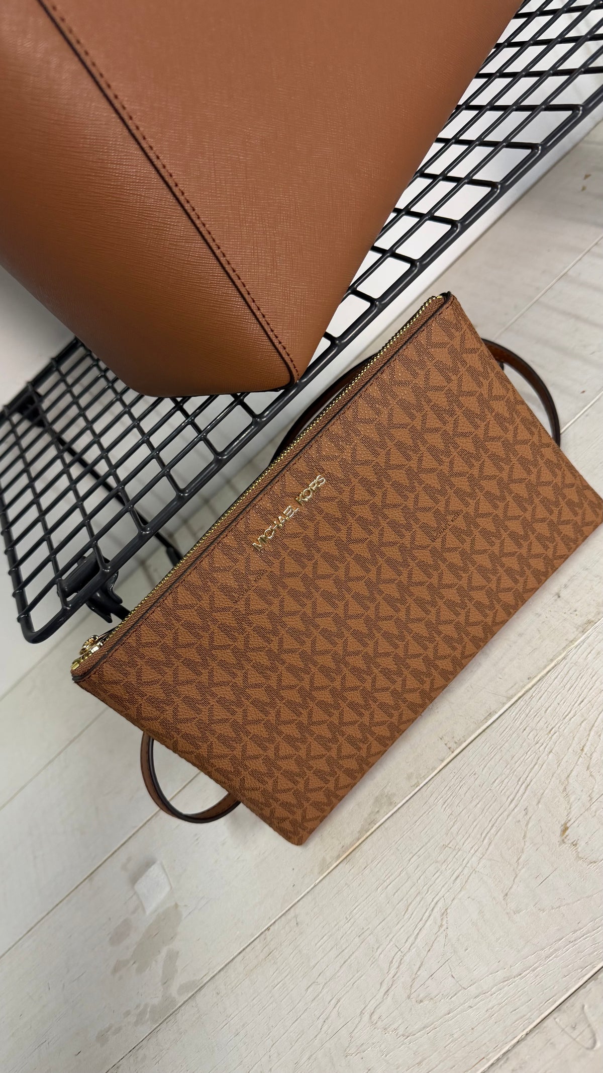 Michael Kors Charlotte Large Tote color camel ( set 3 piezas)