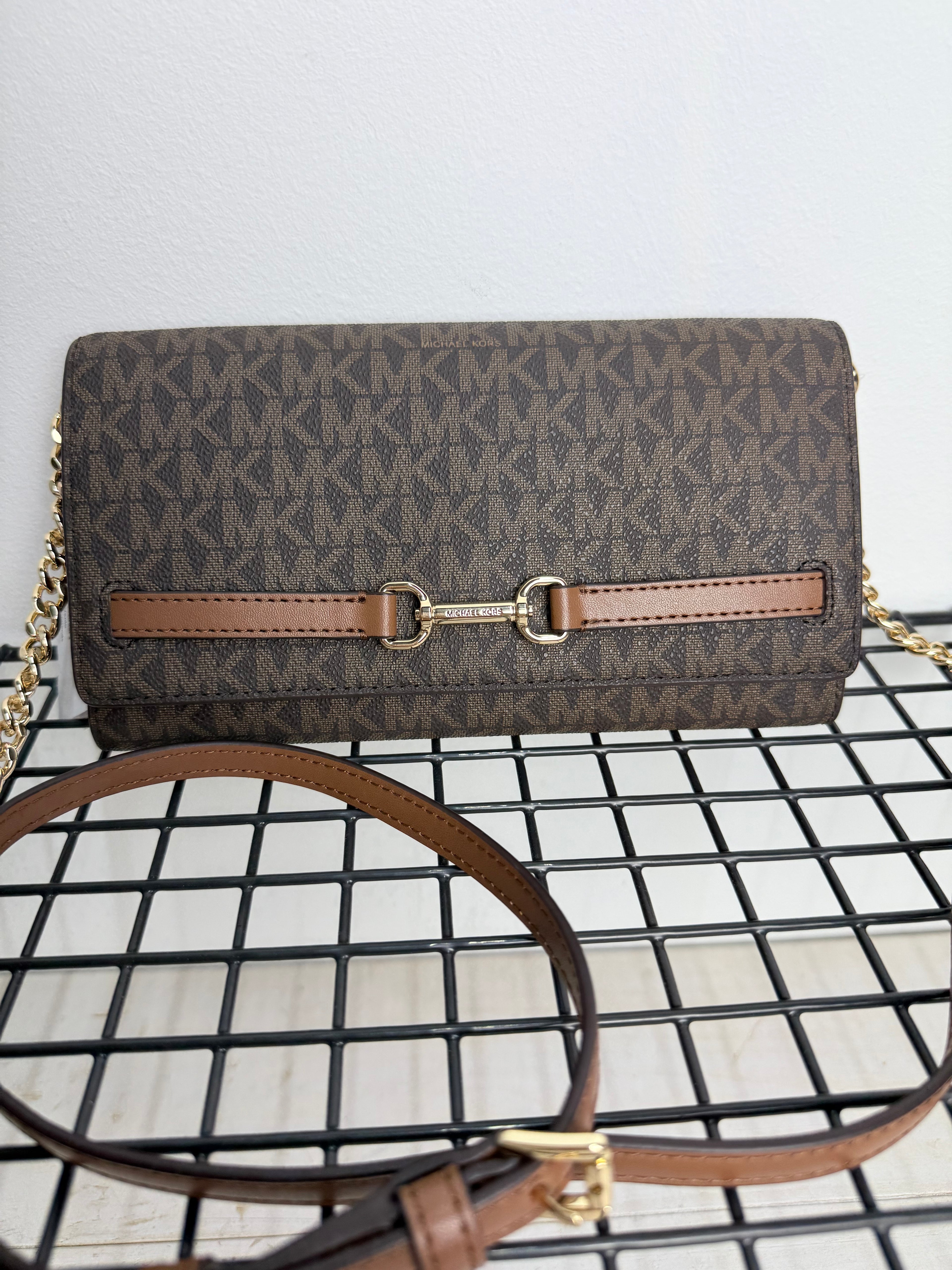 Michael Kors Carson LG Wallet on a Chain (bandolera móvil )