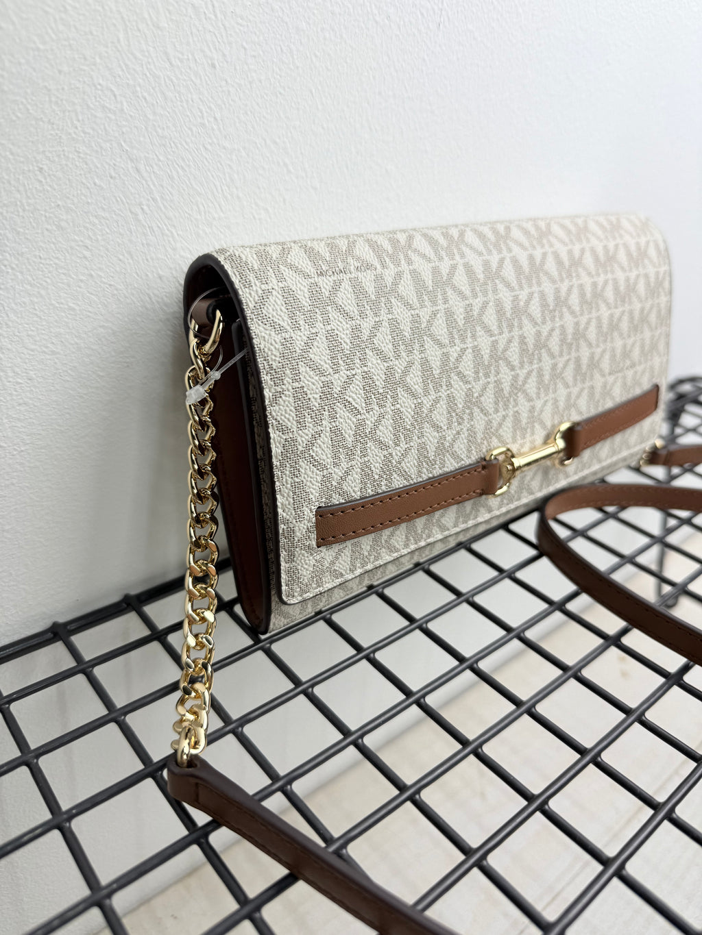 Michael Kors Carson LG Wallet on a Chain (bandolera móvil )