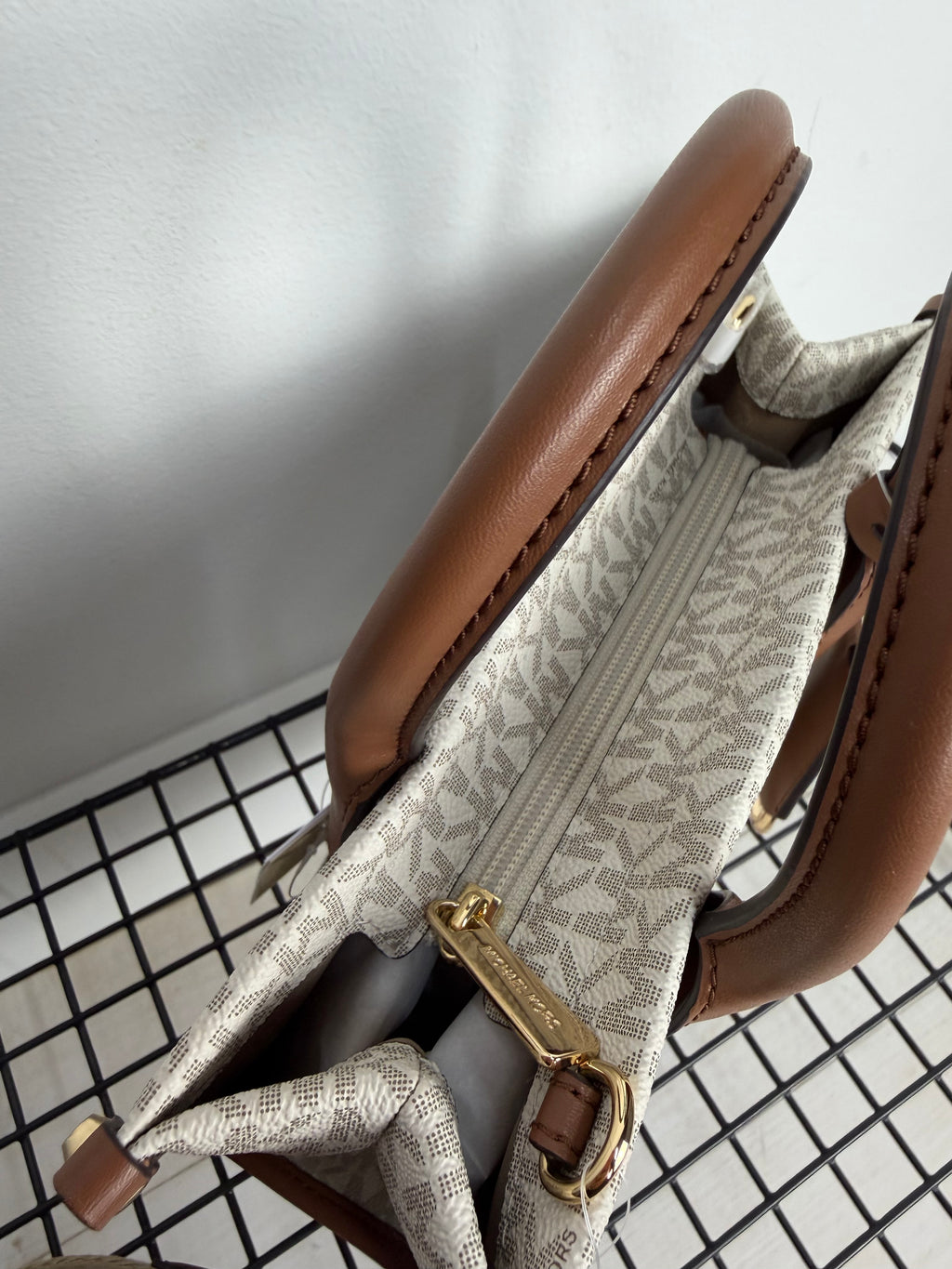 Bolso Mirella Michael Kors mediano vainilla logo