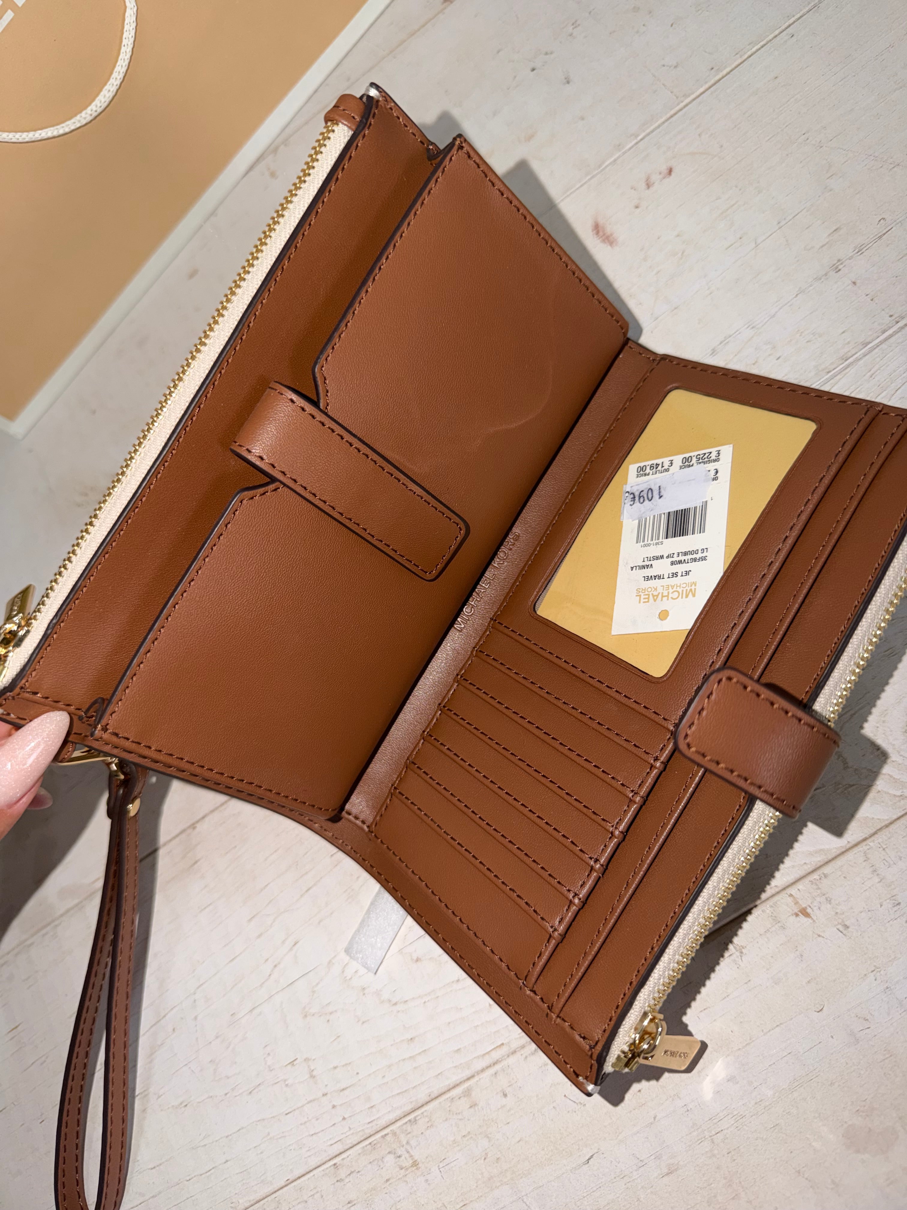 Cartera de mano Michael Kors Jet Set Travel en color vainilla