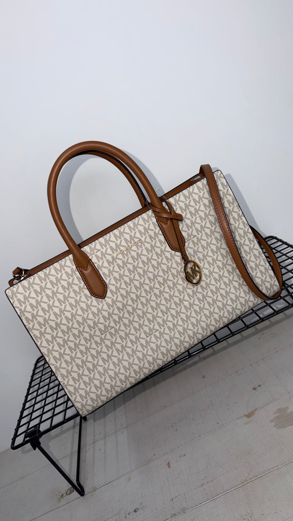Bolso Michael Kors Scarlett Medium – vainilla logo
