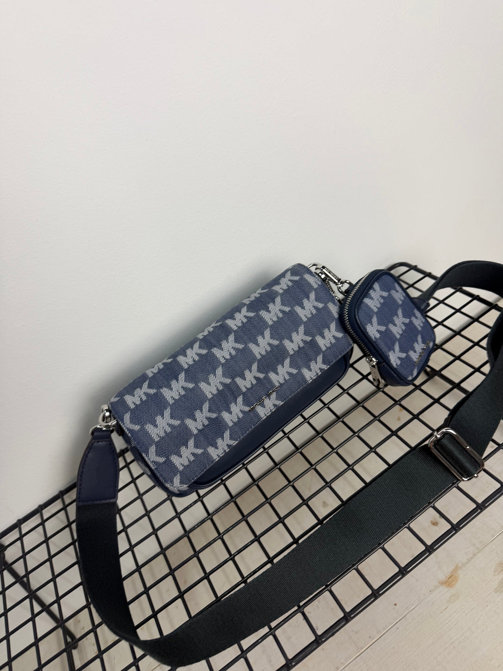 Michael Kors Jet Set Travel Bandolera Denim con multipochette