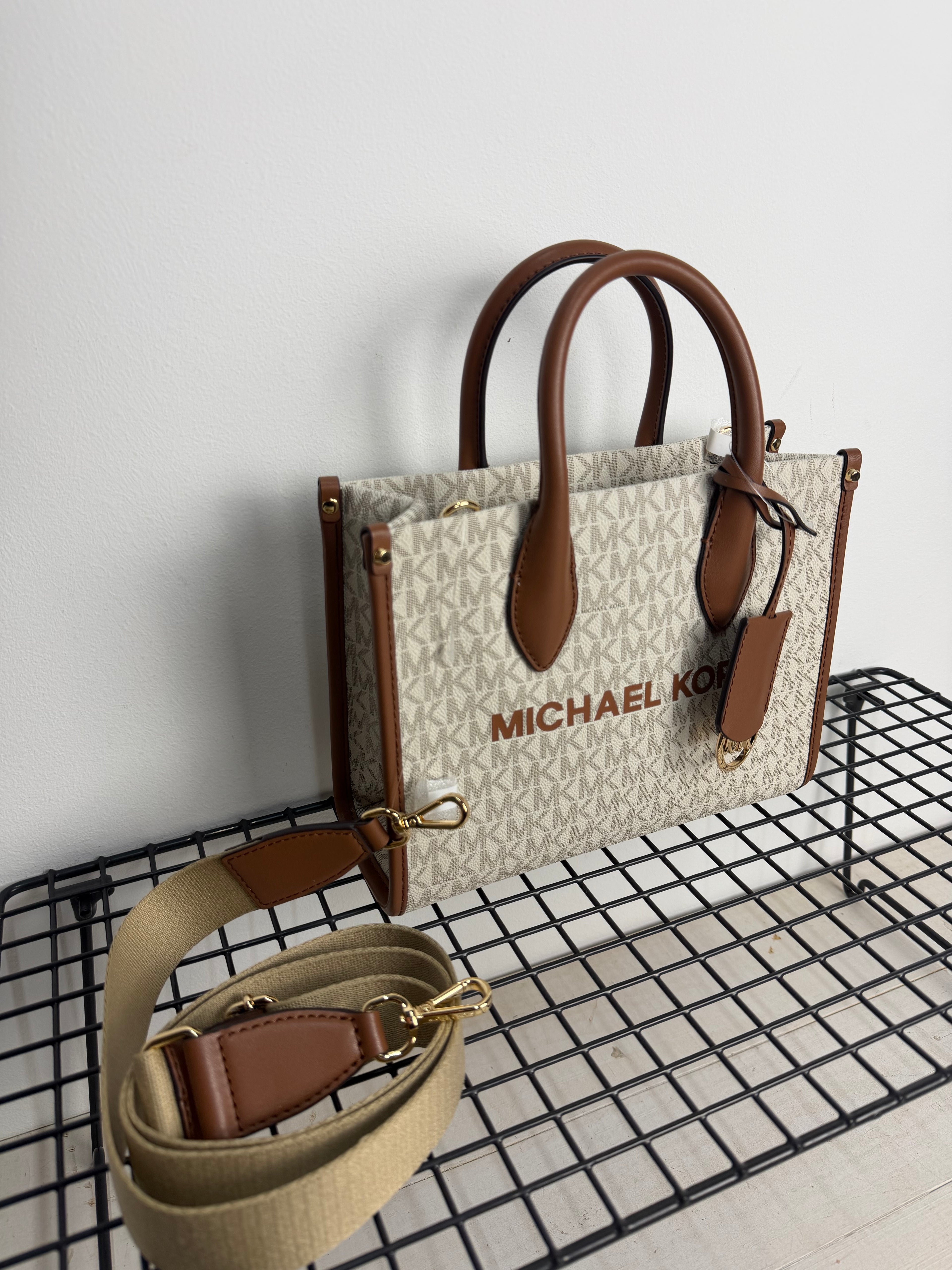 Bolso Mirella Michael Kors mediano vainilla logo