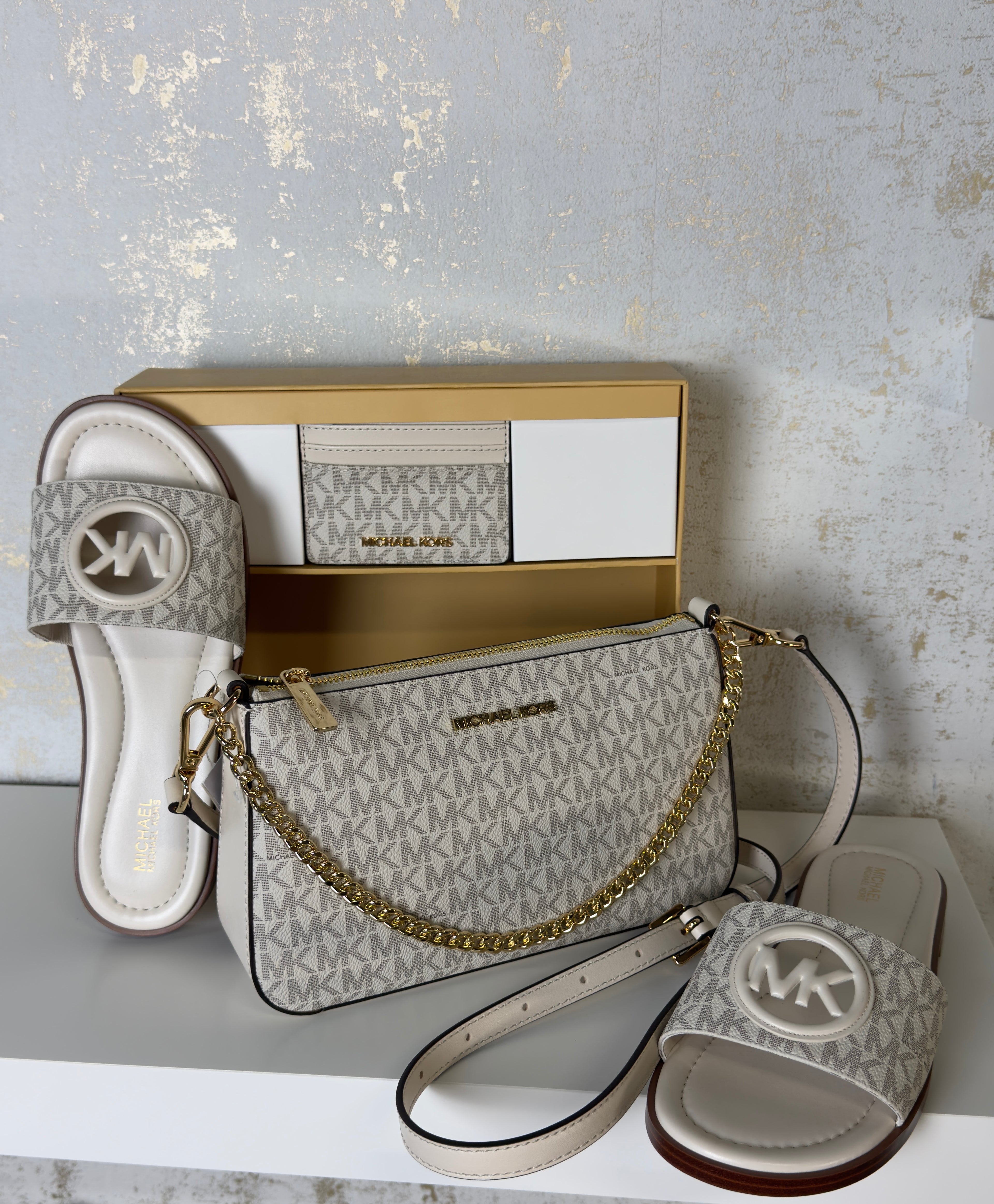 Michael Kors Gift Set – Crossbody + Wallet Vainilla ( set bandolera mediana y tarjetero )