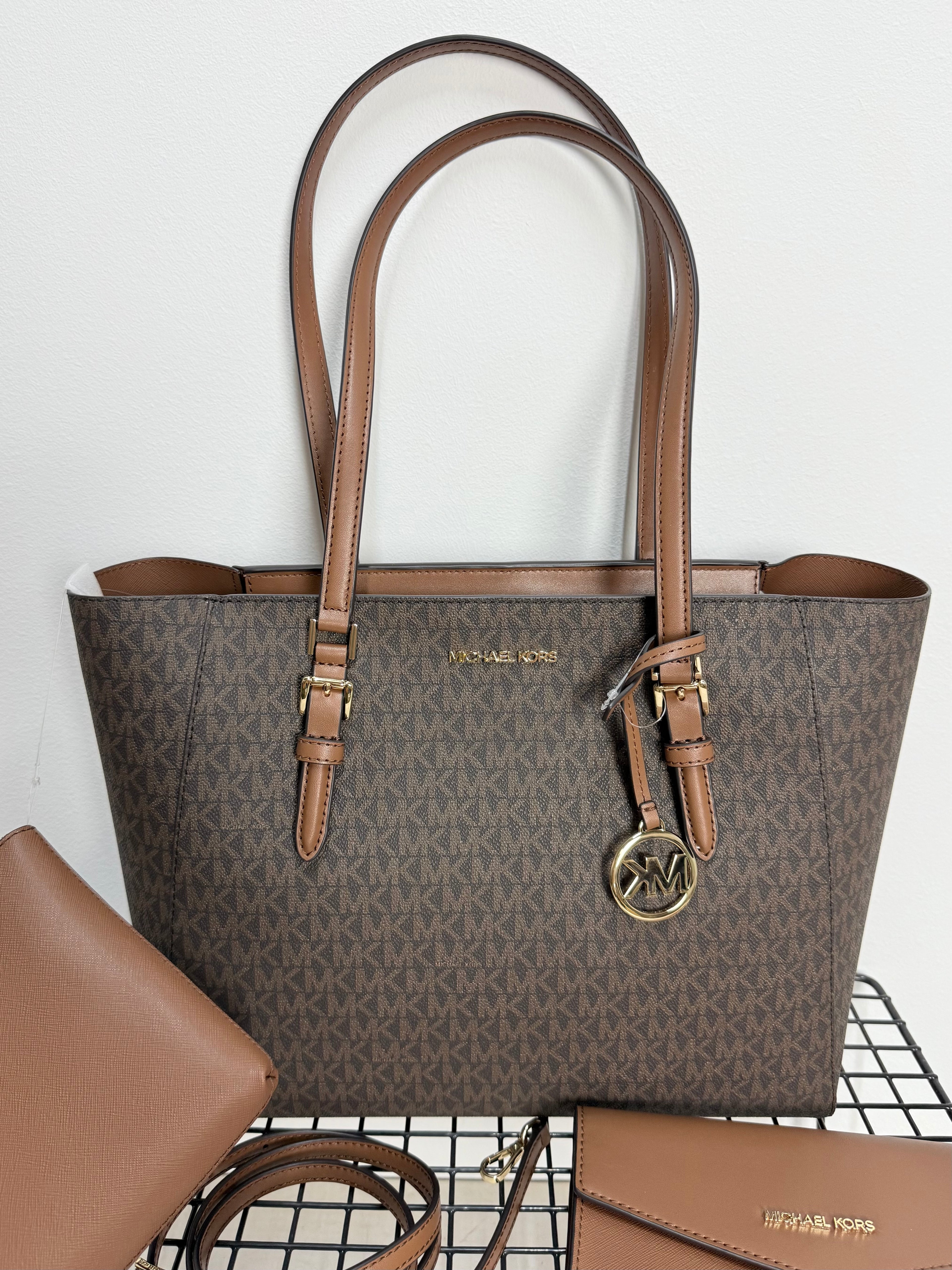 Michael Kors Charlotte Large Tote ( set 3 piezas)