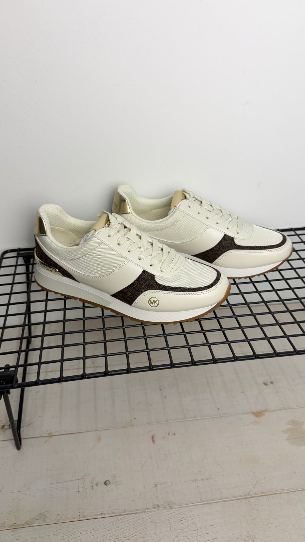 Deportivas Michael Kors Andi Trainer – vainilla/ marrón logo