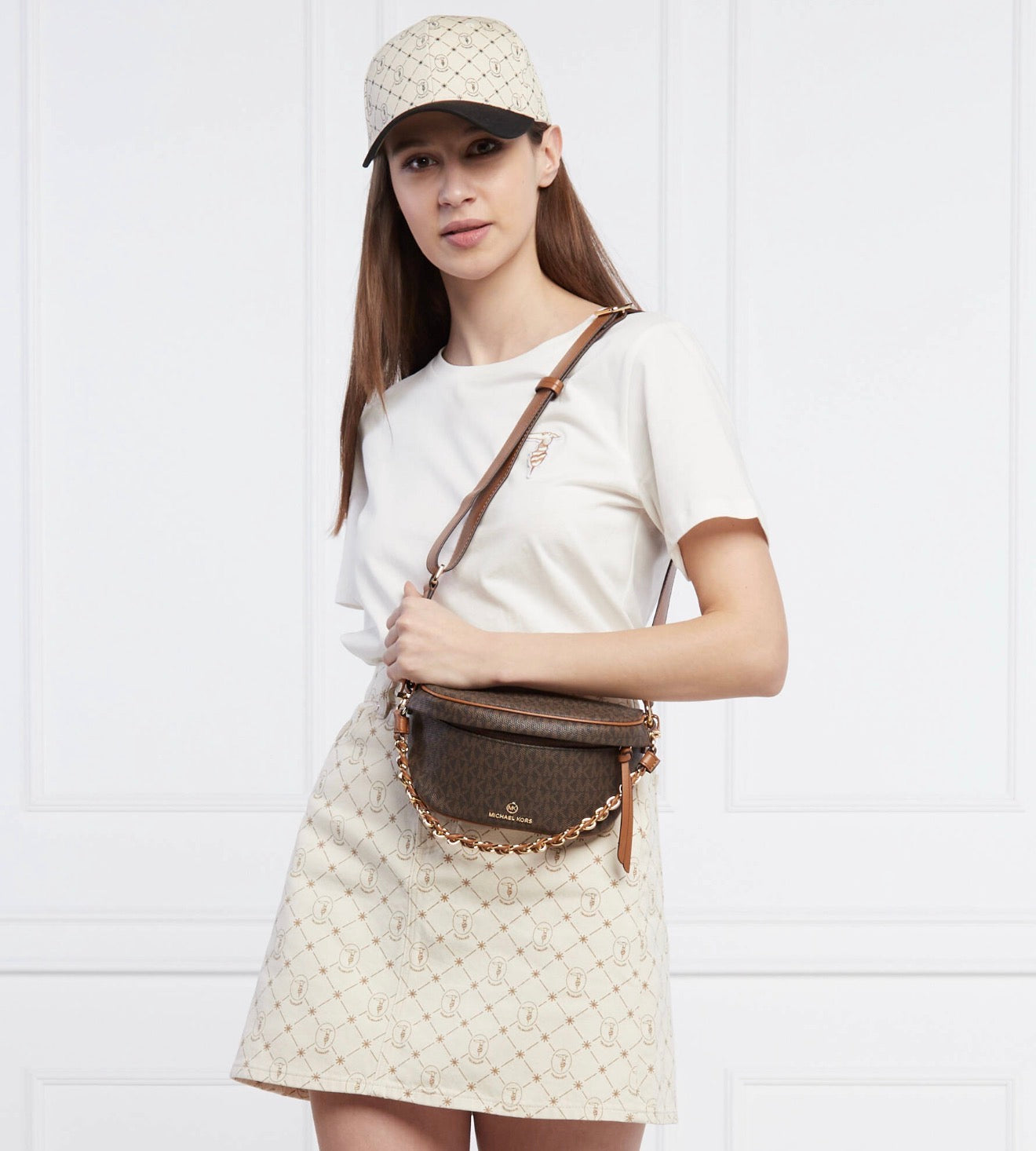 Riñonera Michael Kors marrón logo