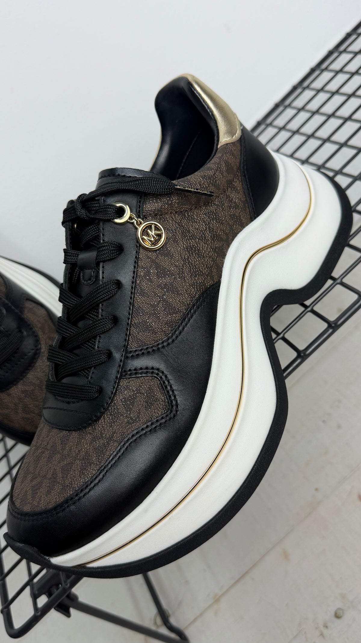 Zapatillas Michael Kors Arla Trainer – marrón y negro