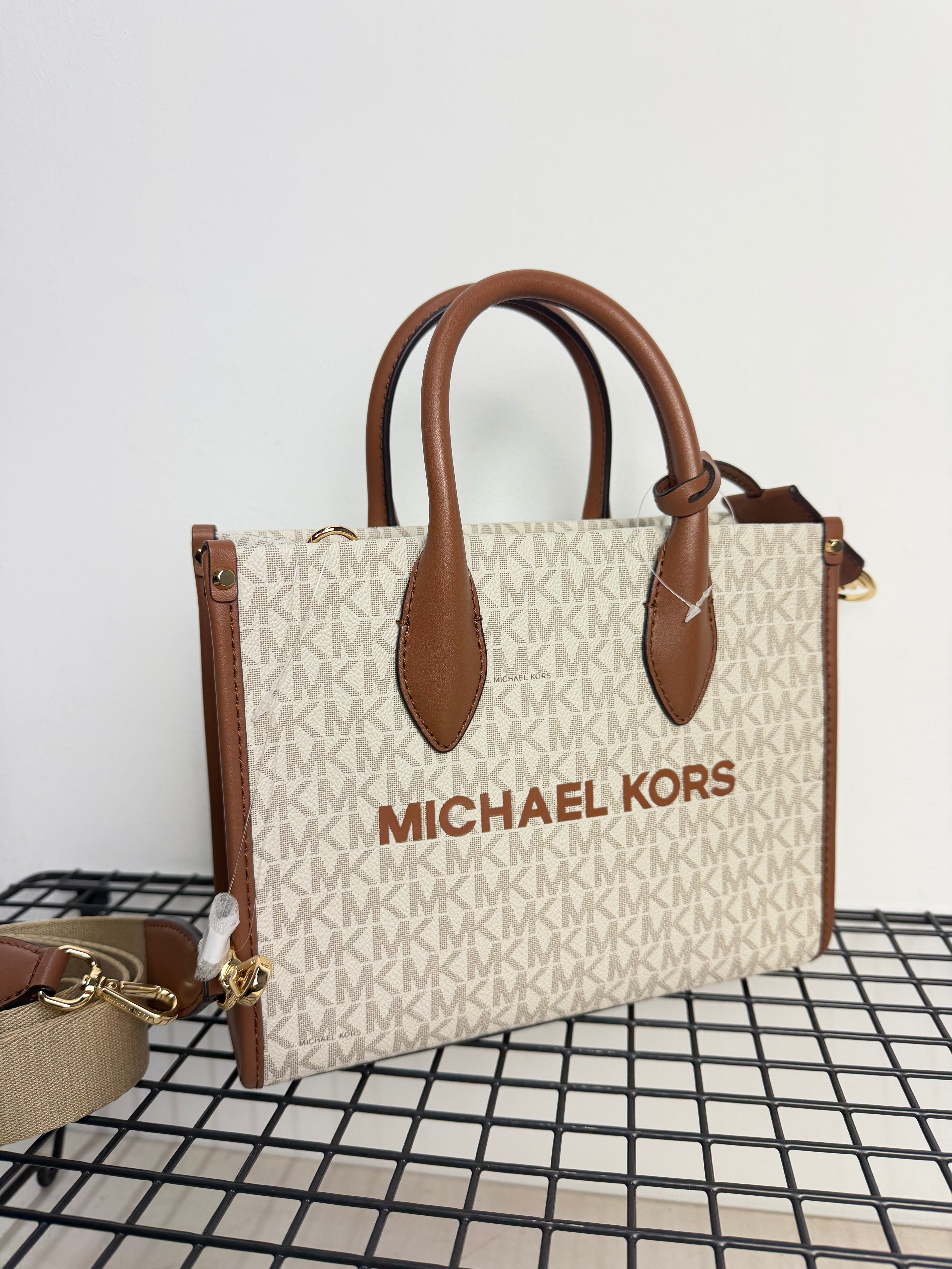 Bolso Mirella Michael Kors mediano vainilla logo