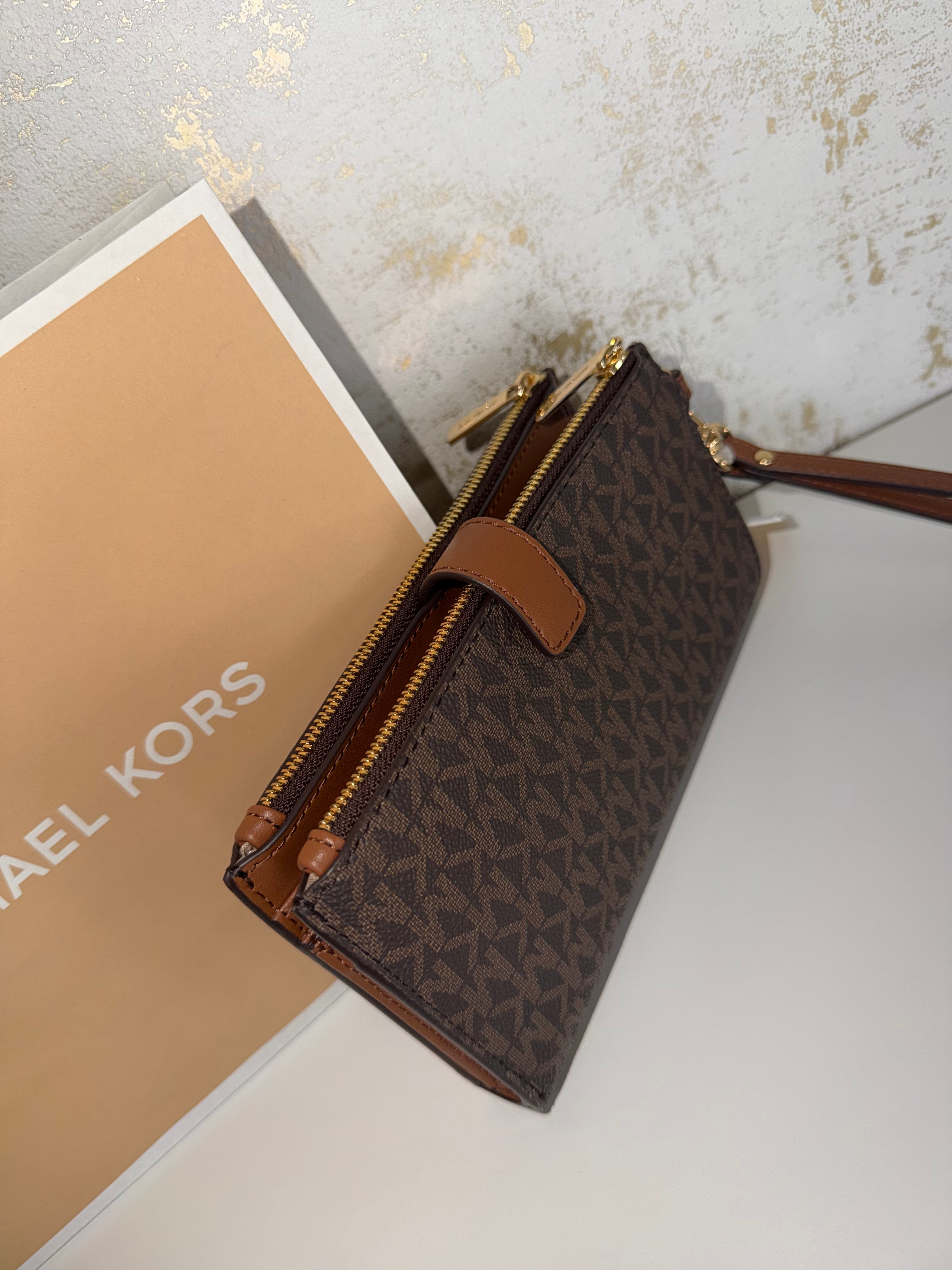 Cartera de mano Michael Kors Jet Set Travel en color brown