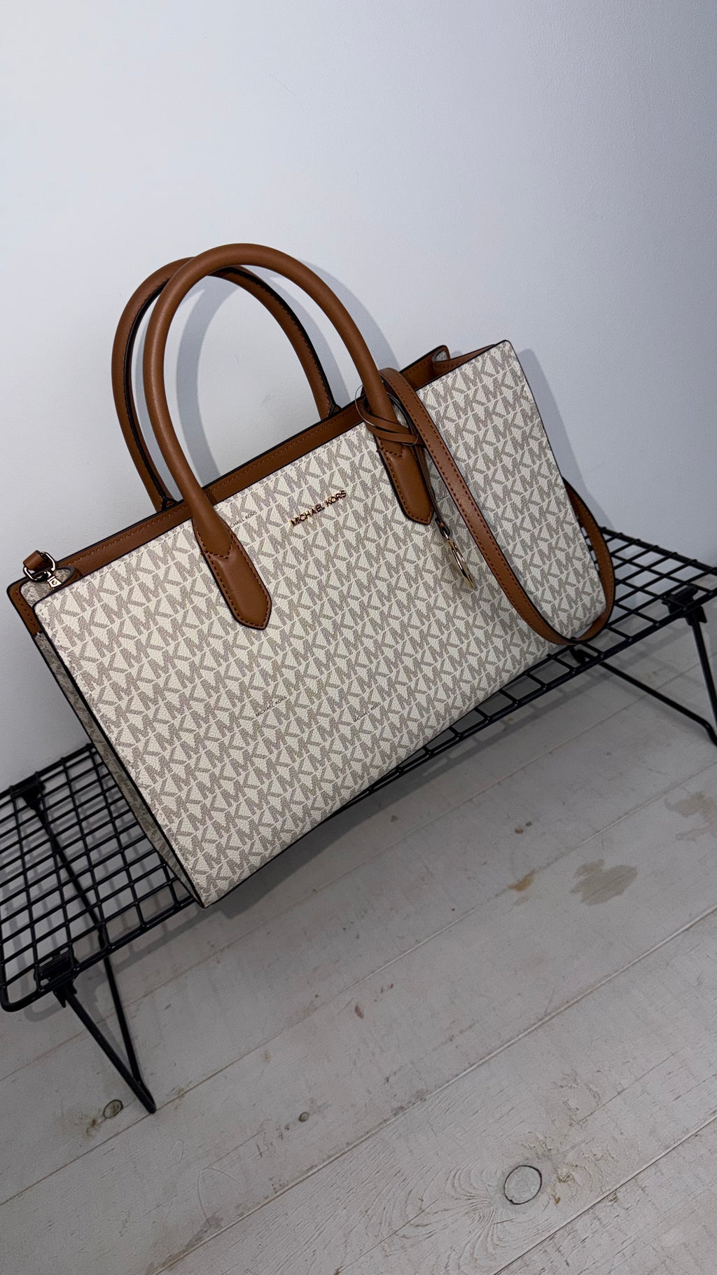 Bolso Michael Kors Scarlett Medium – vainilla logo