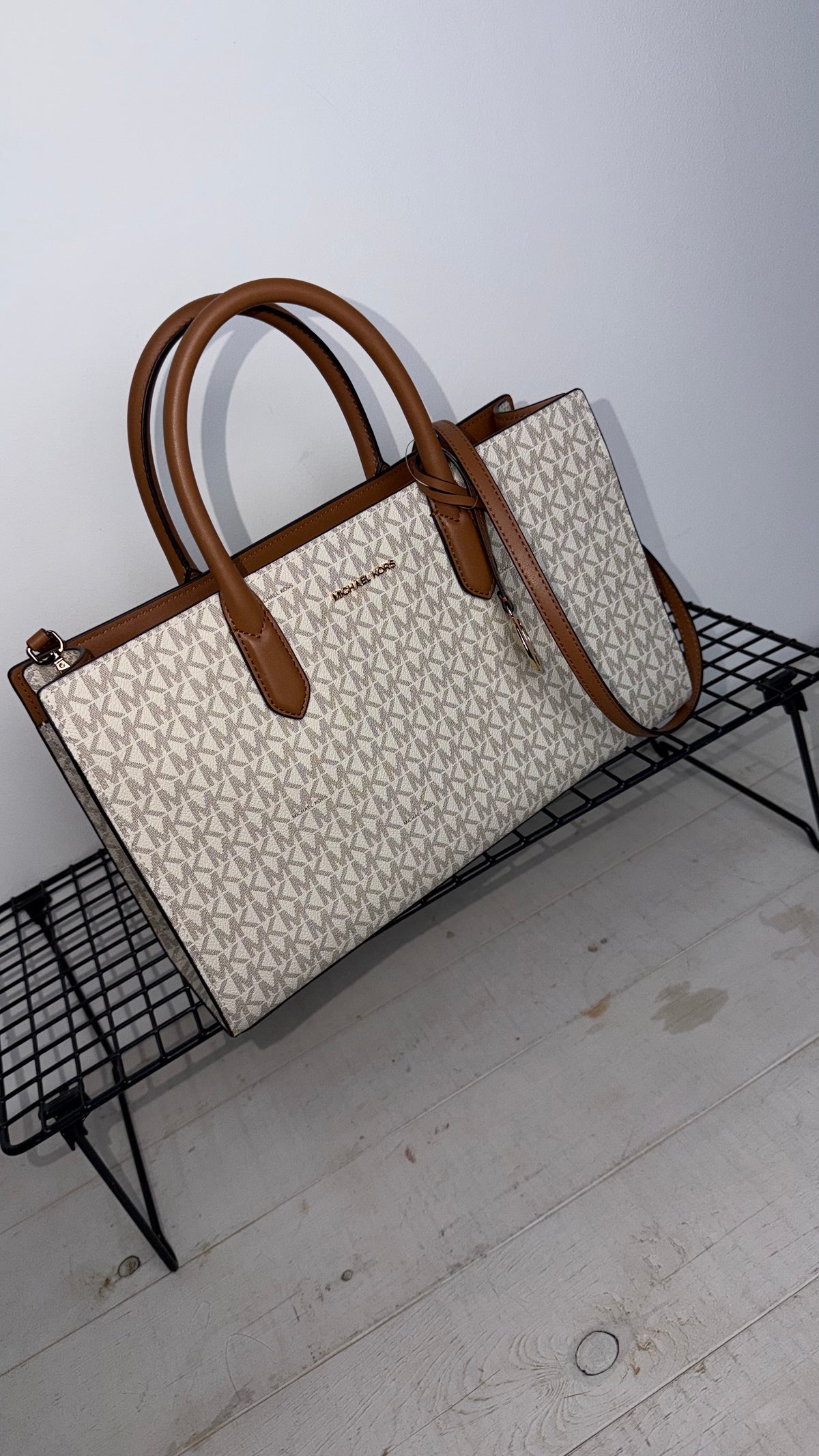 Bolso Michael Kors Scarlett Medium – vainilla logo