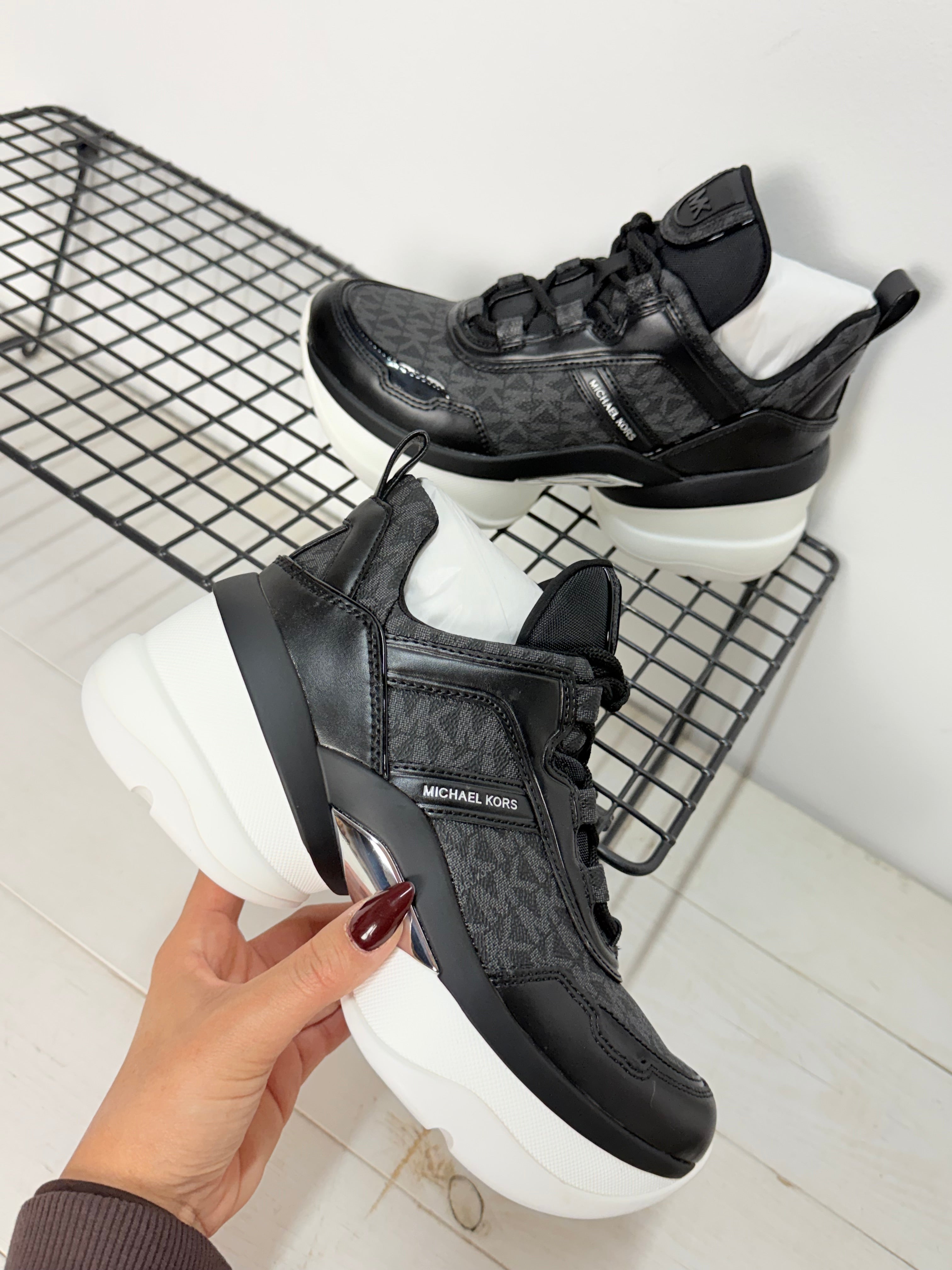 Zapatilla Olympia Michael Kors Negra