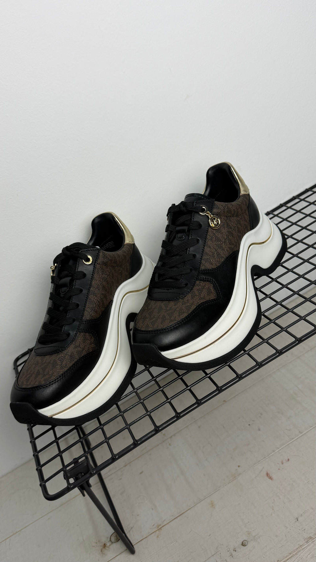 Zapatillas Michael Kors Arla Trainer – marrón y negro