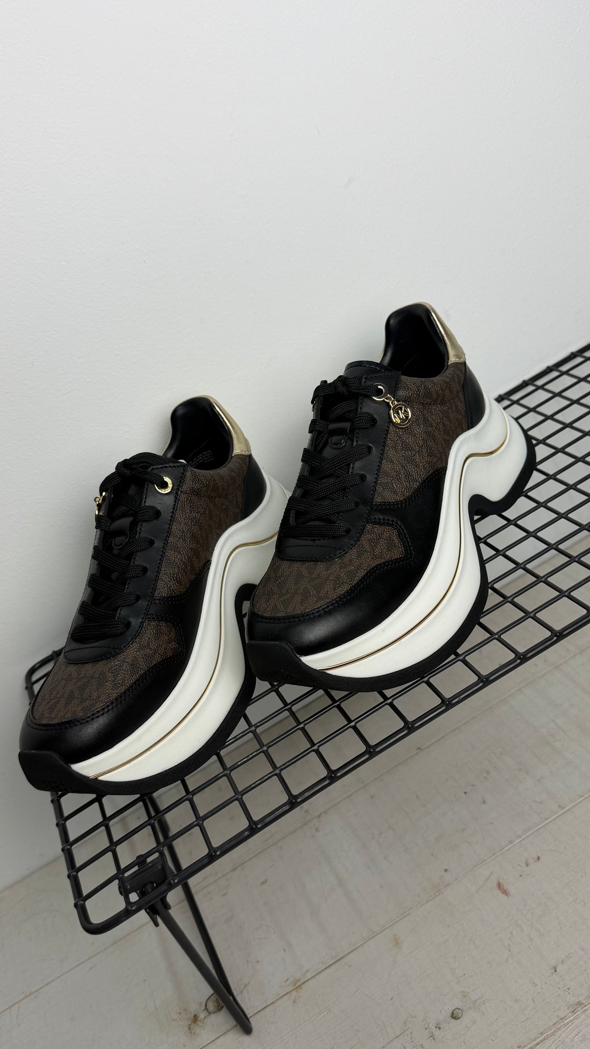 Zapatillas Michael Kors Arla Trainer – marrón y negro