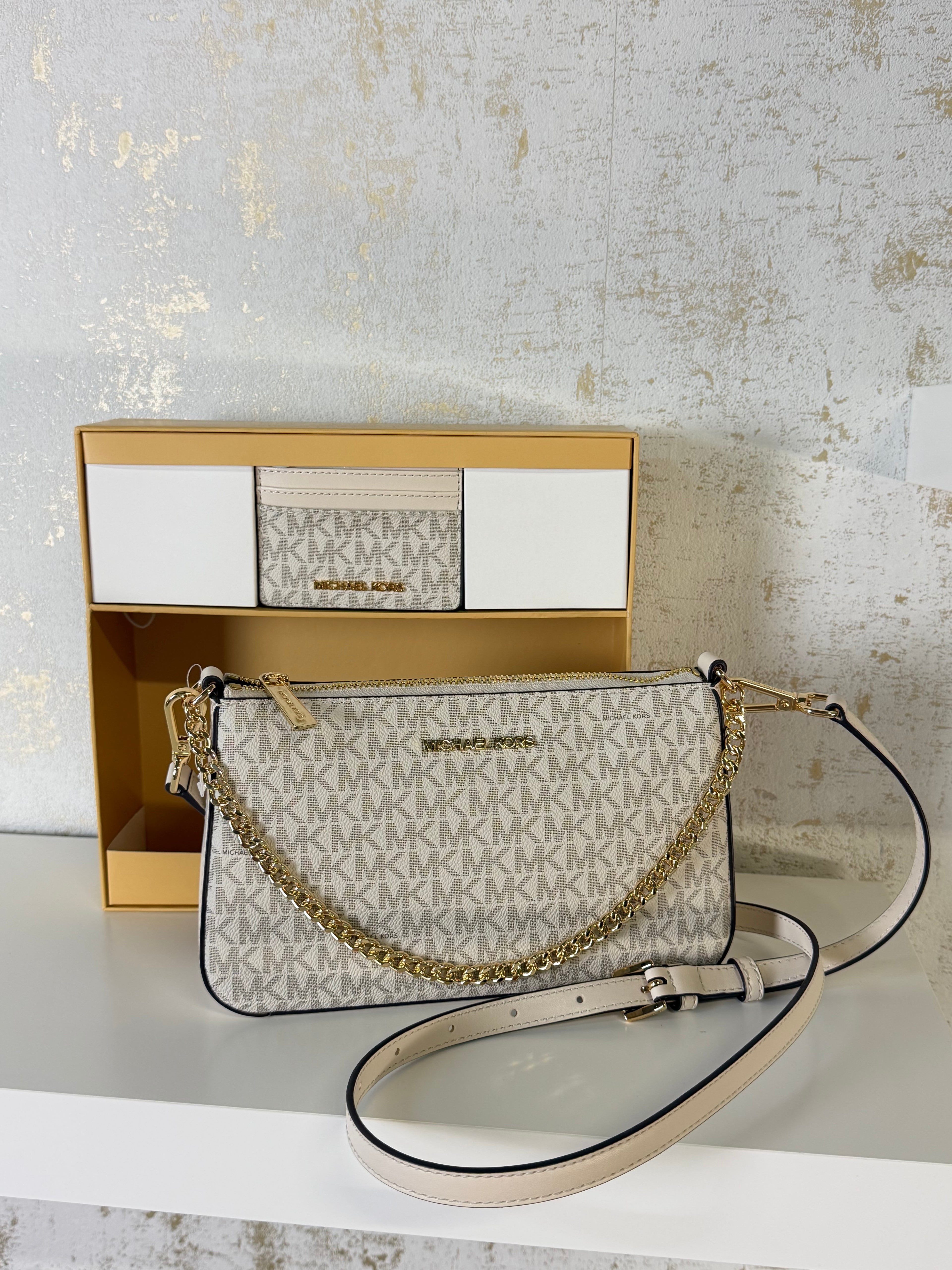 Michael Kors Gift Set – Crossbody + Wallet Vainilla ( set bandolera mediana y tarjetero )
