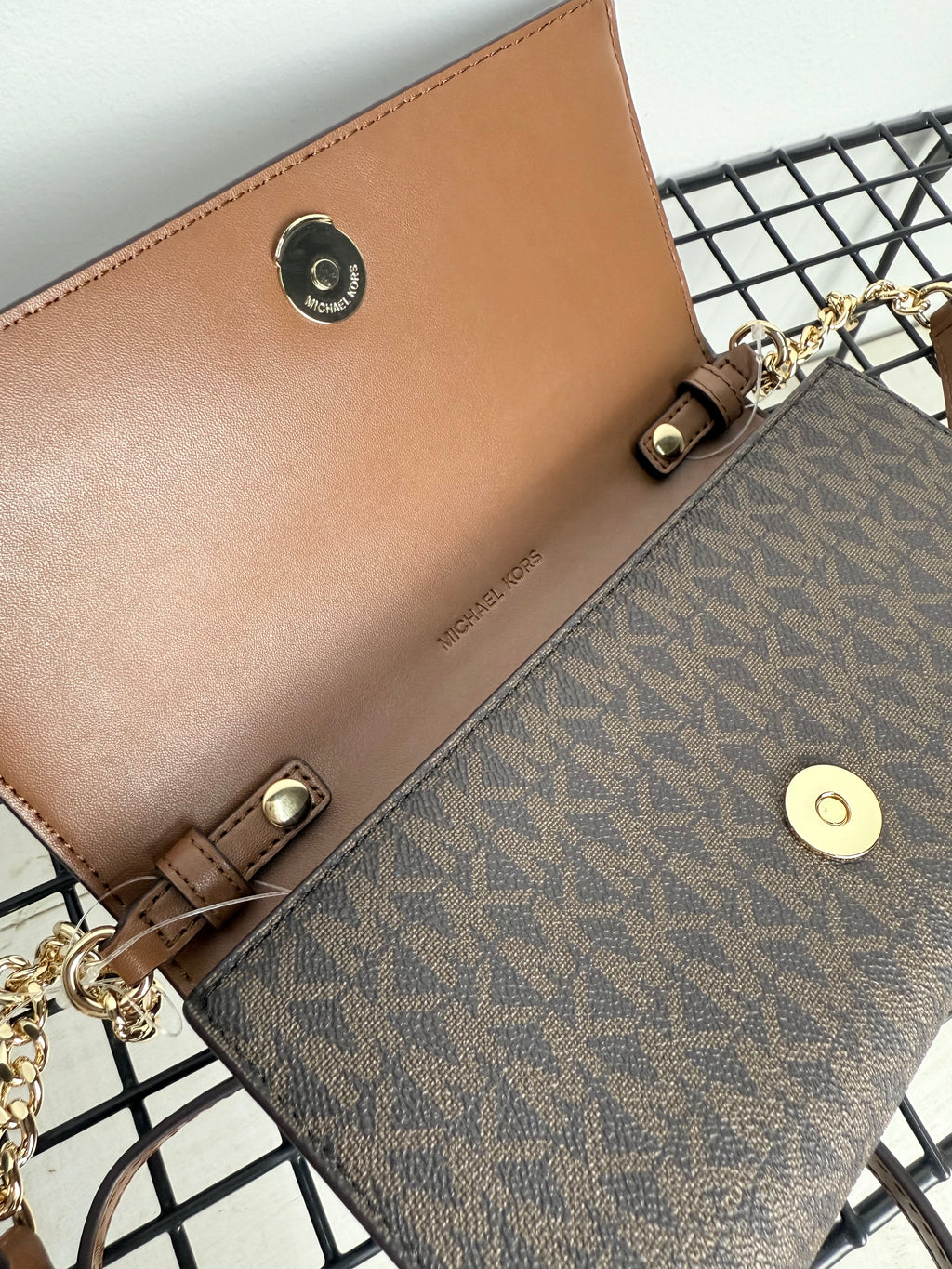 Michael Kors Carson LG Wallet on a Chain (bandolera móvil )