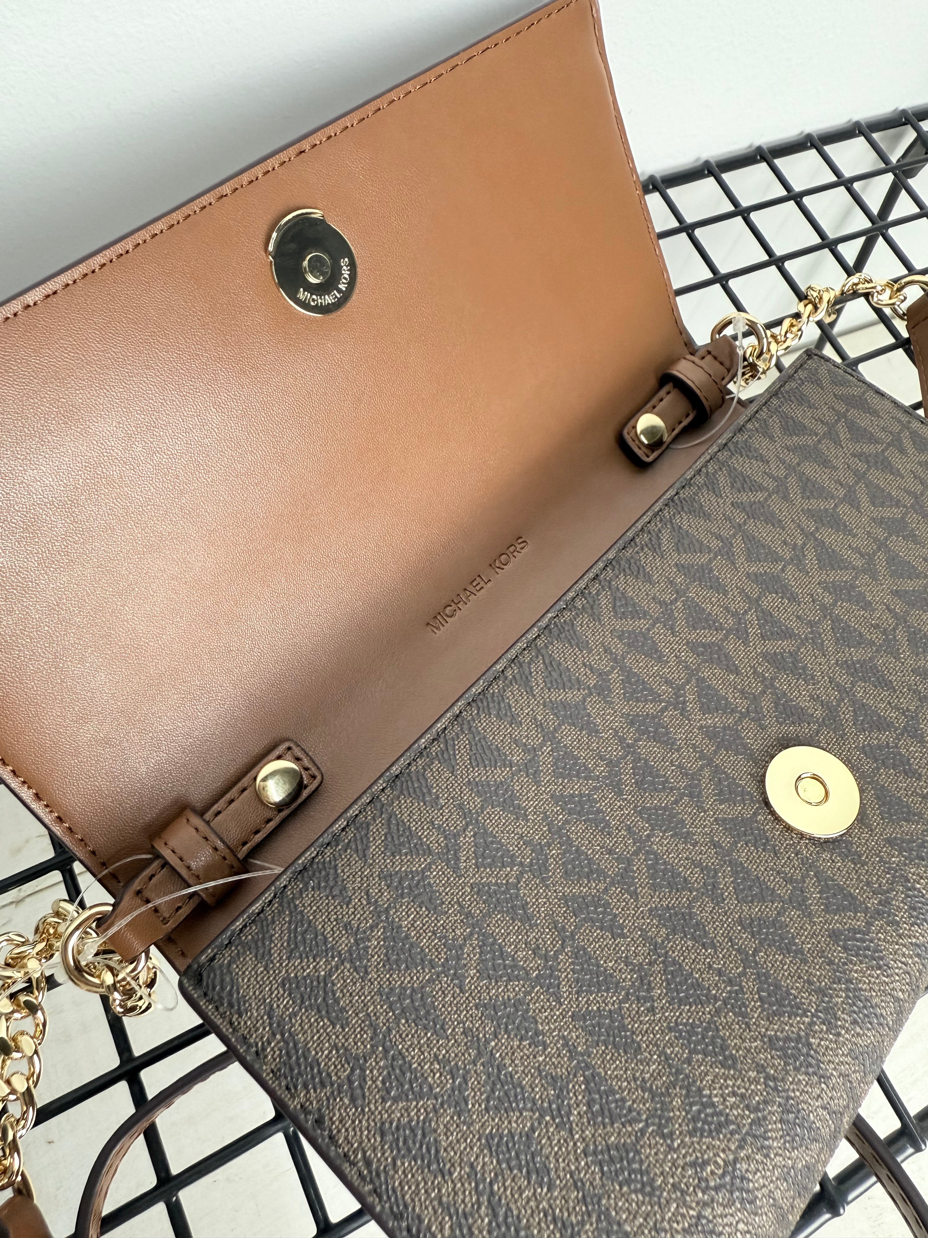 Michael Kors Carson LG Wallet on a Chain (bandolera móvil )