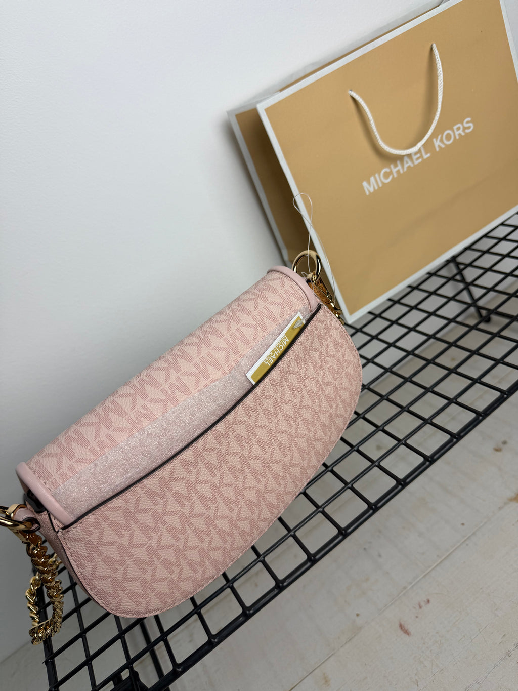 Bandolera Michael Kors mila Rosa logo ( pequeña )