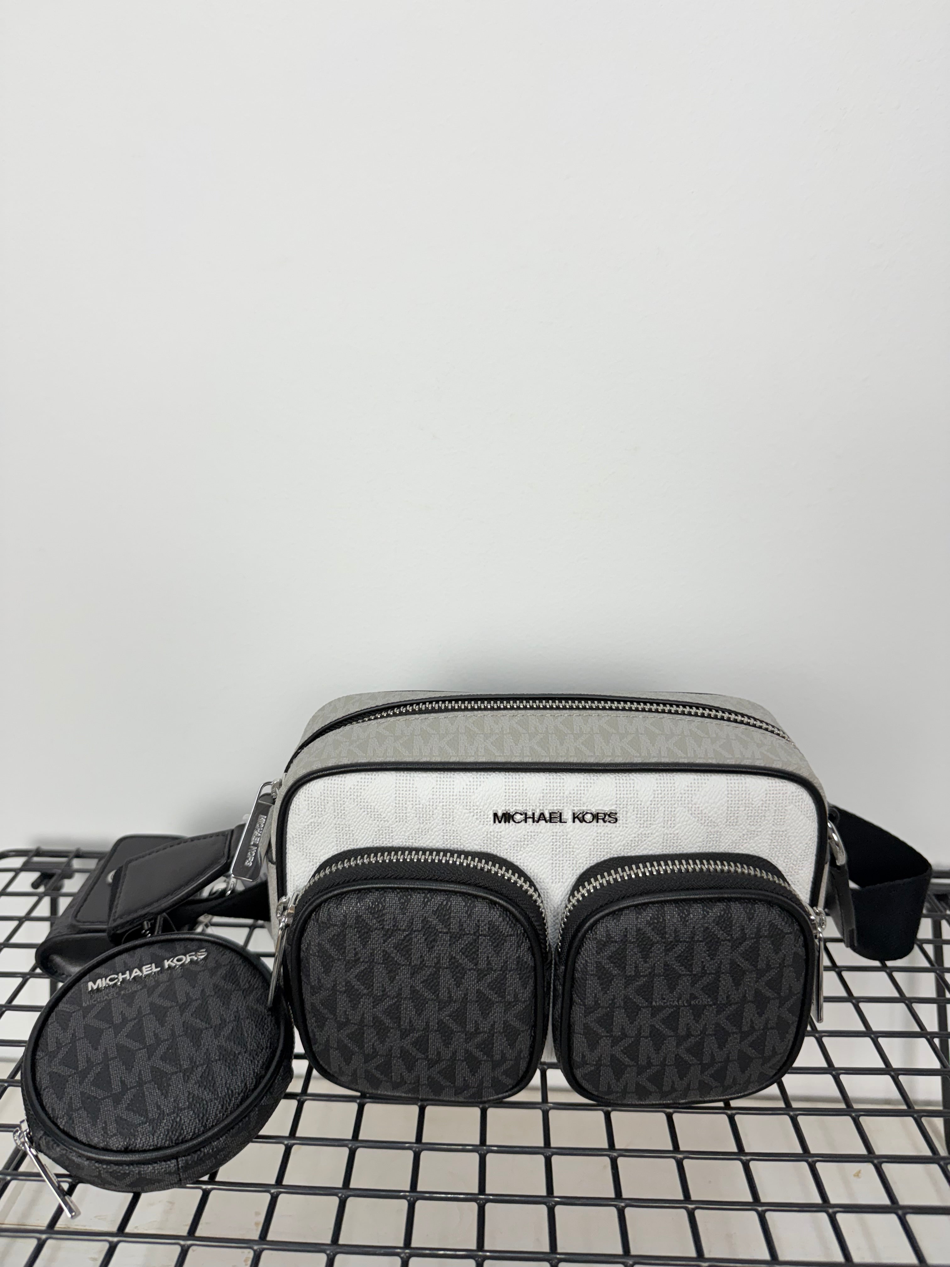 Michael Kors – Jet Set Item Crossbody Negro (bandolera bolsillos)