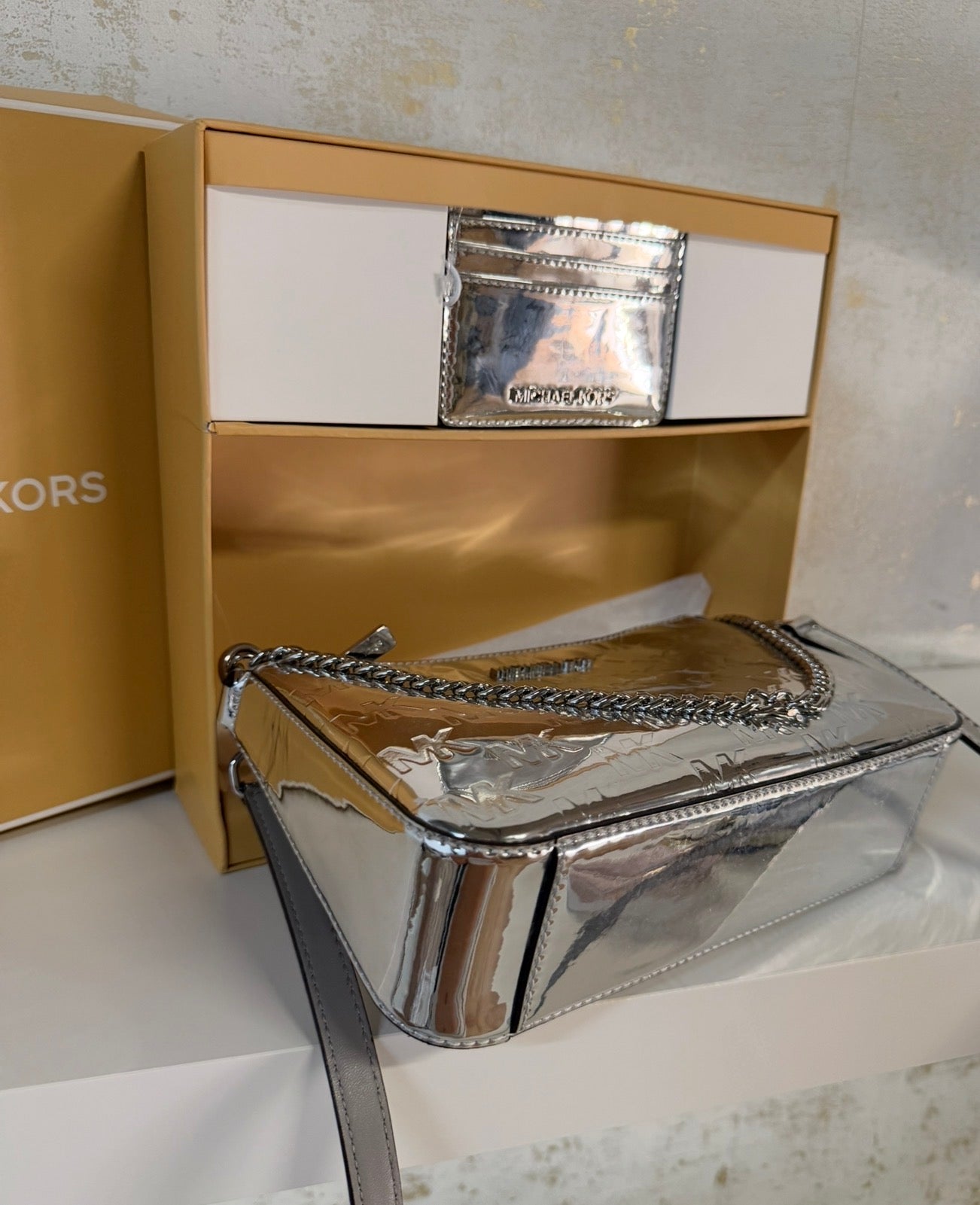 Set Bolso bandolera Michael Kors plateado metalizado + tarjetero
