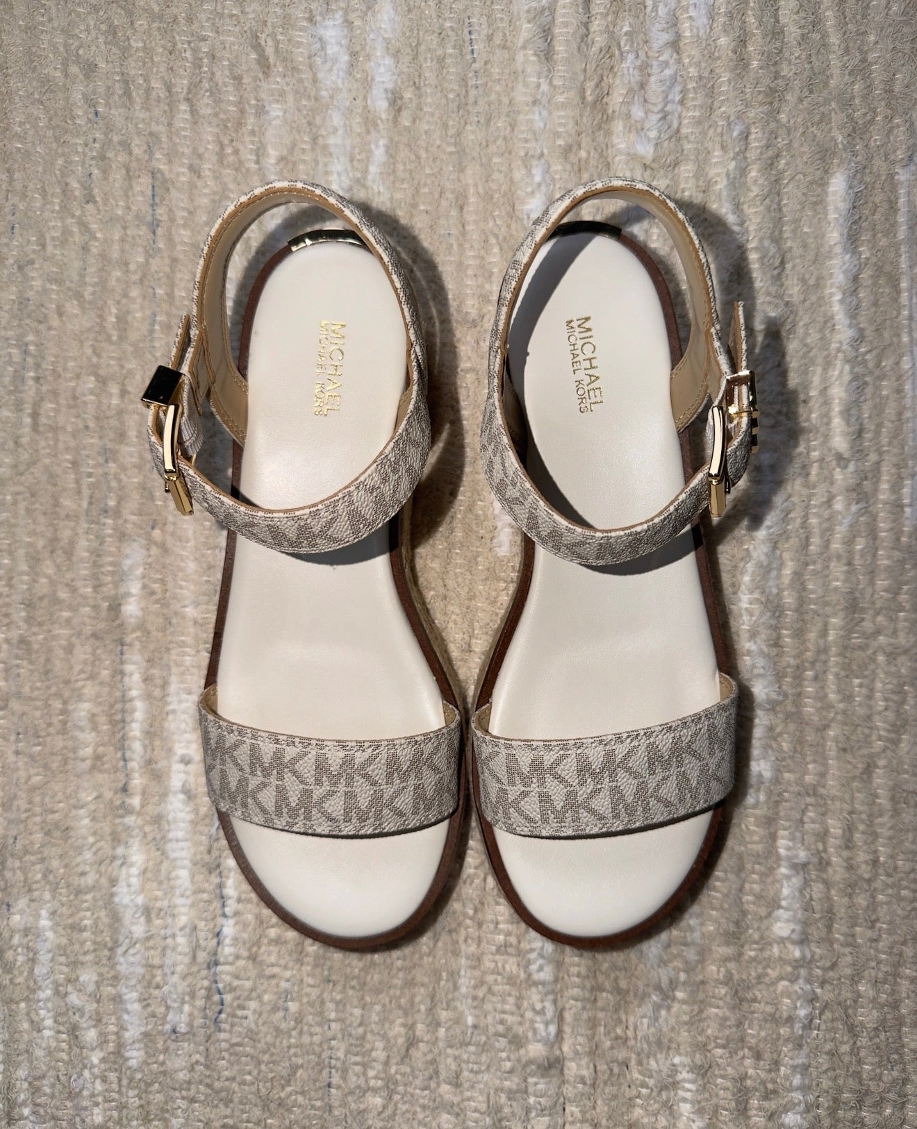 Sandalia esparto Michael Kors vainilla logitipo