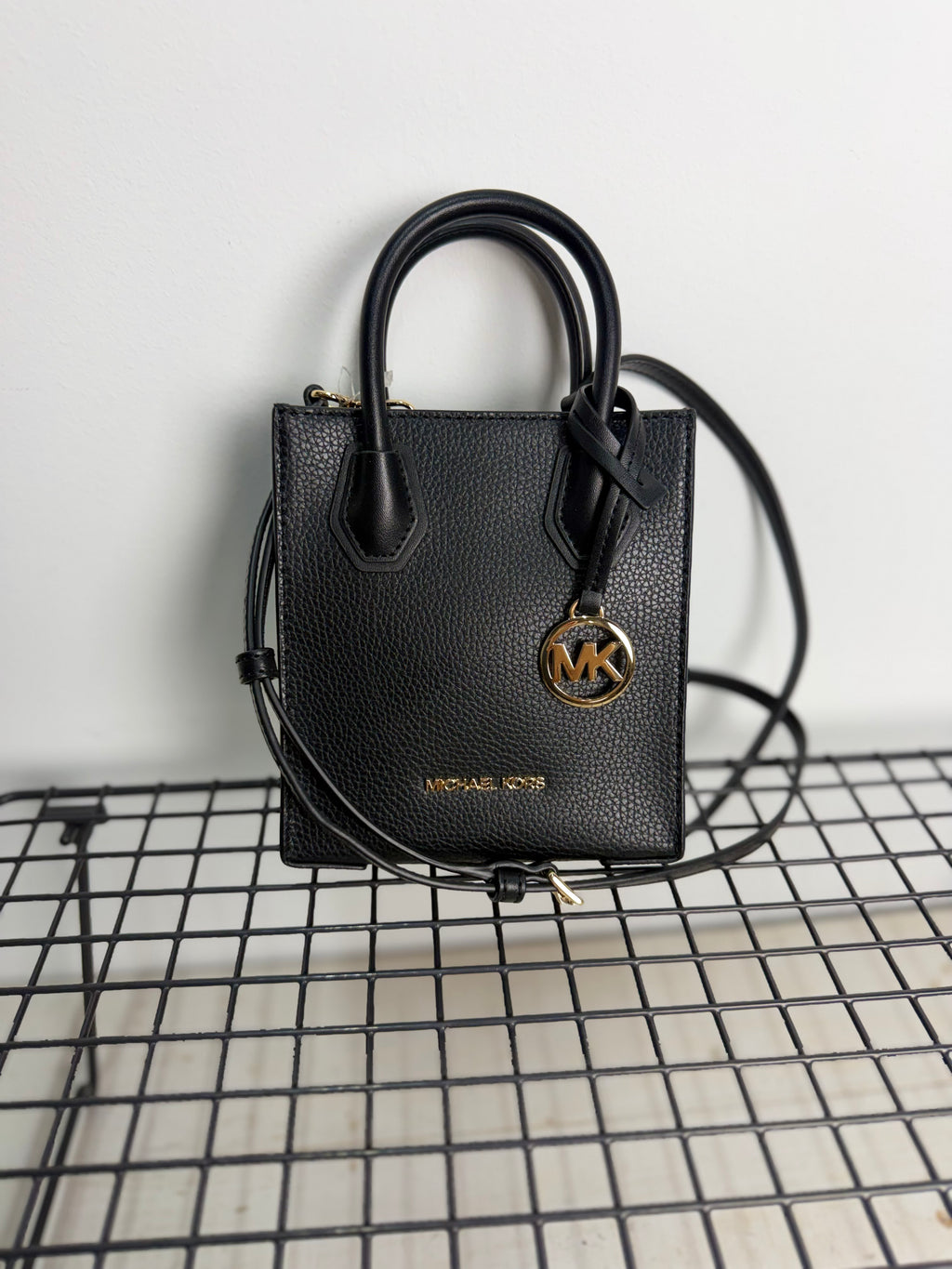 Bolso Michael Kors Mercer Extra Small – Negro