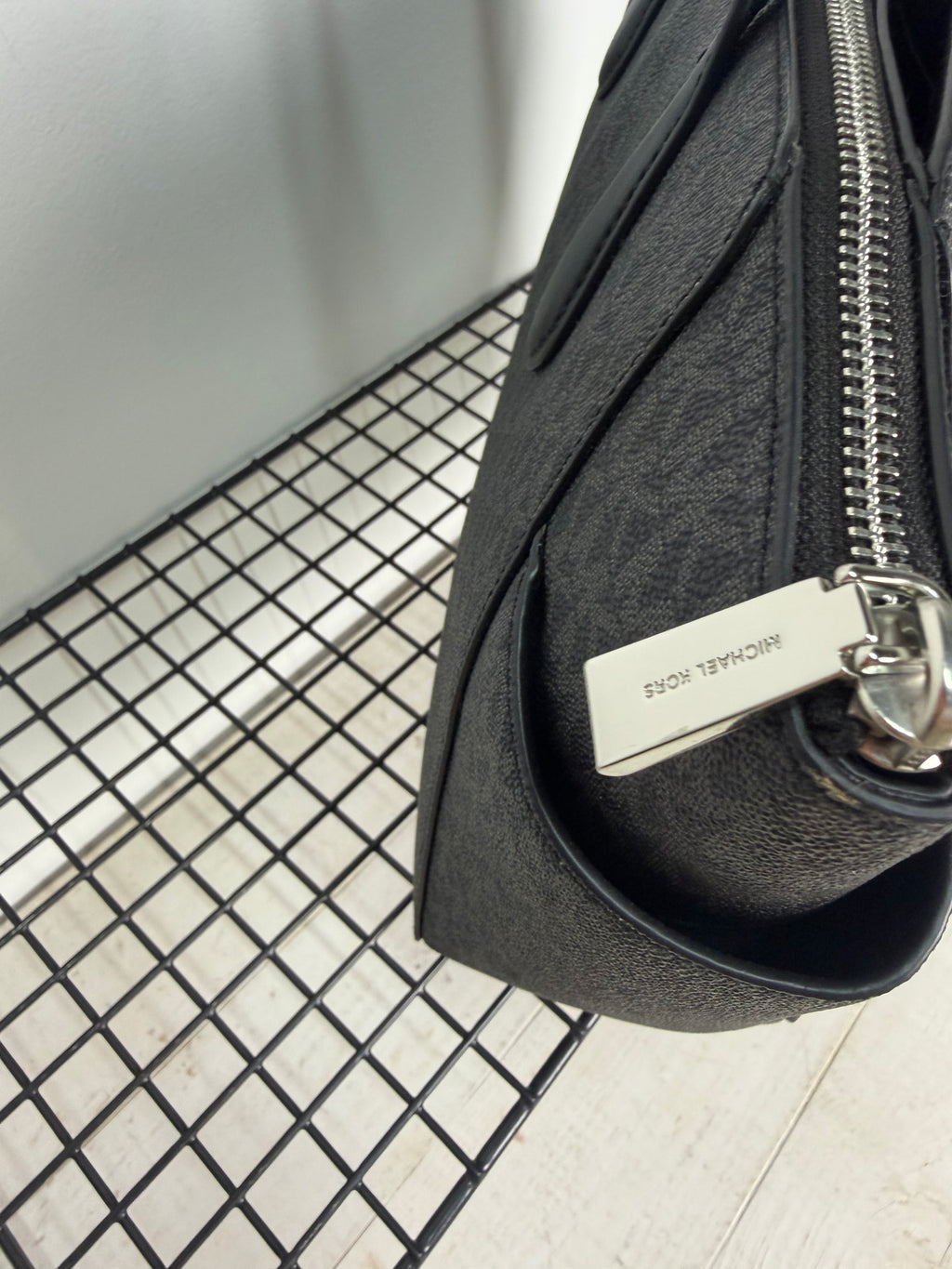 Michael Kors Marilyn Medium Tote negro logo
