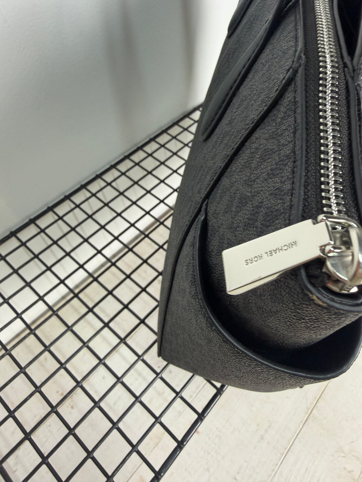 Michael Kors Marilyn Medium Tote negro logo