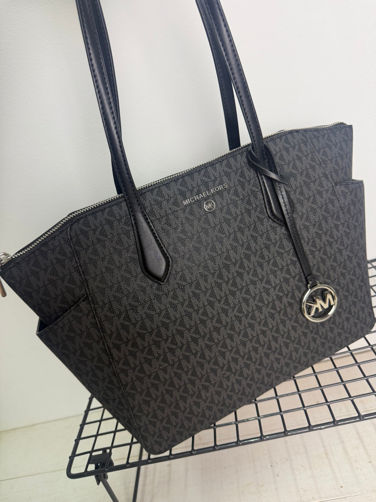 Michael Kors Marilyn Medium Tote negro logo