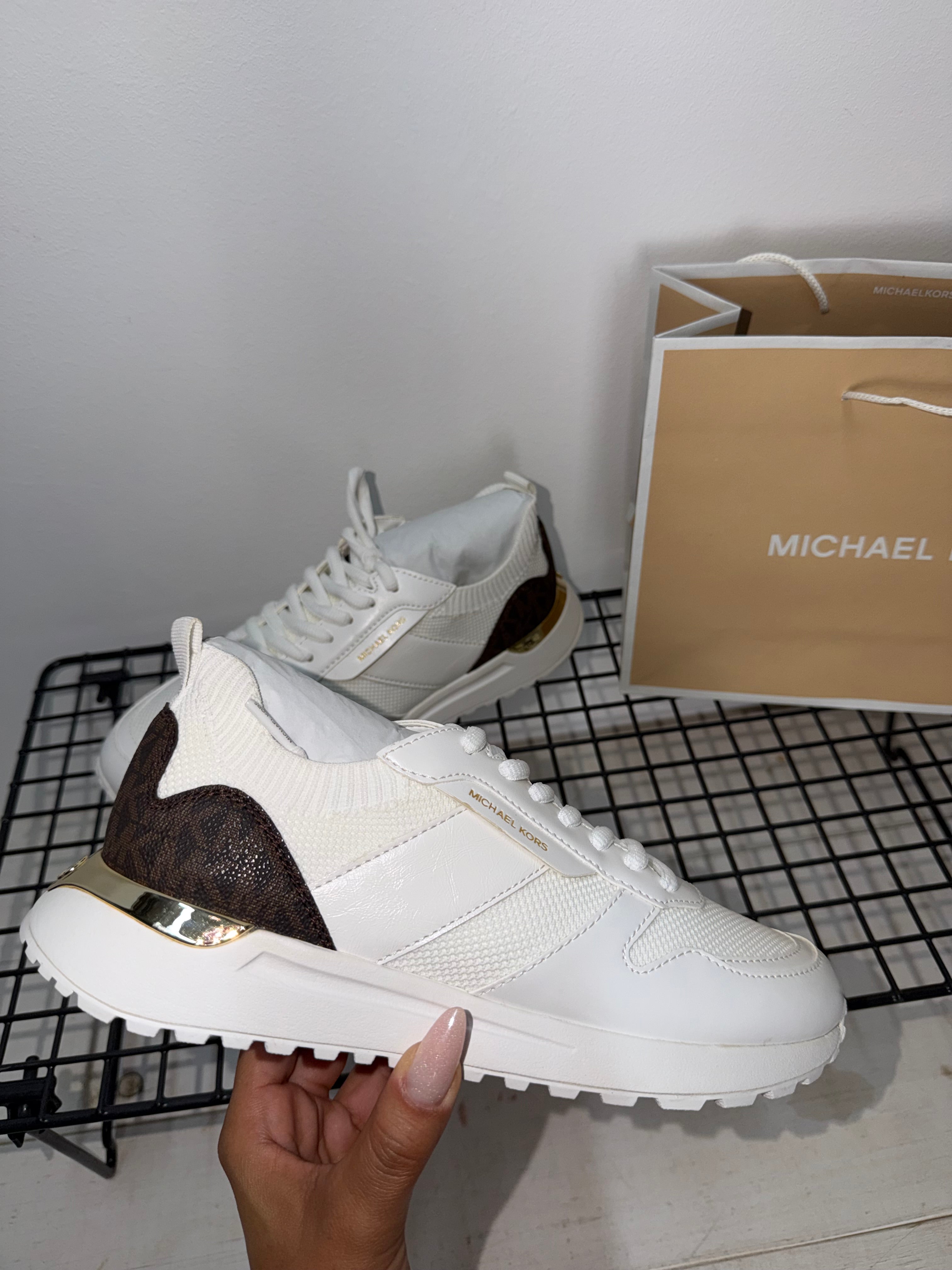 Deportiva Michael Kors Jesse Knit Trainer Blanco/Marrón.