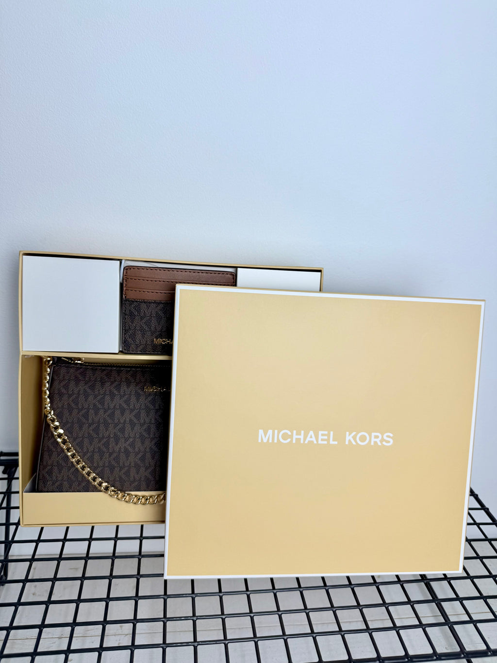 Michael Kors Gift Set – Crossbody + Wallet ( set bandolera mediana y tarjetero )