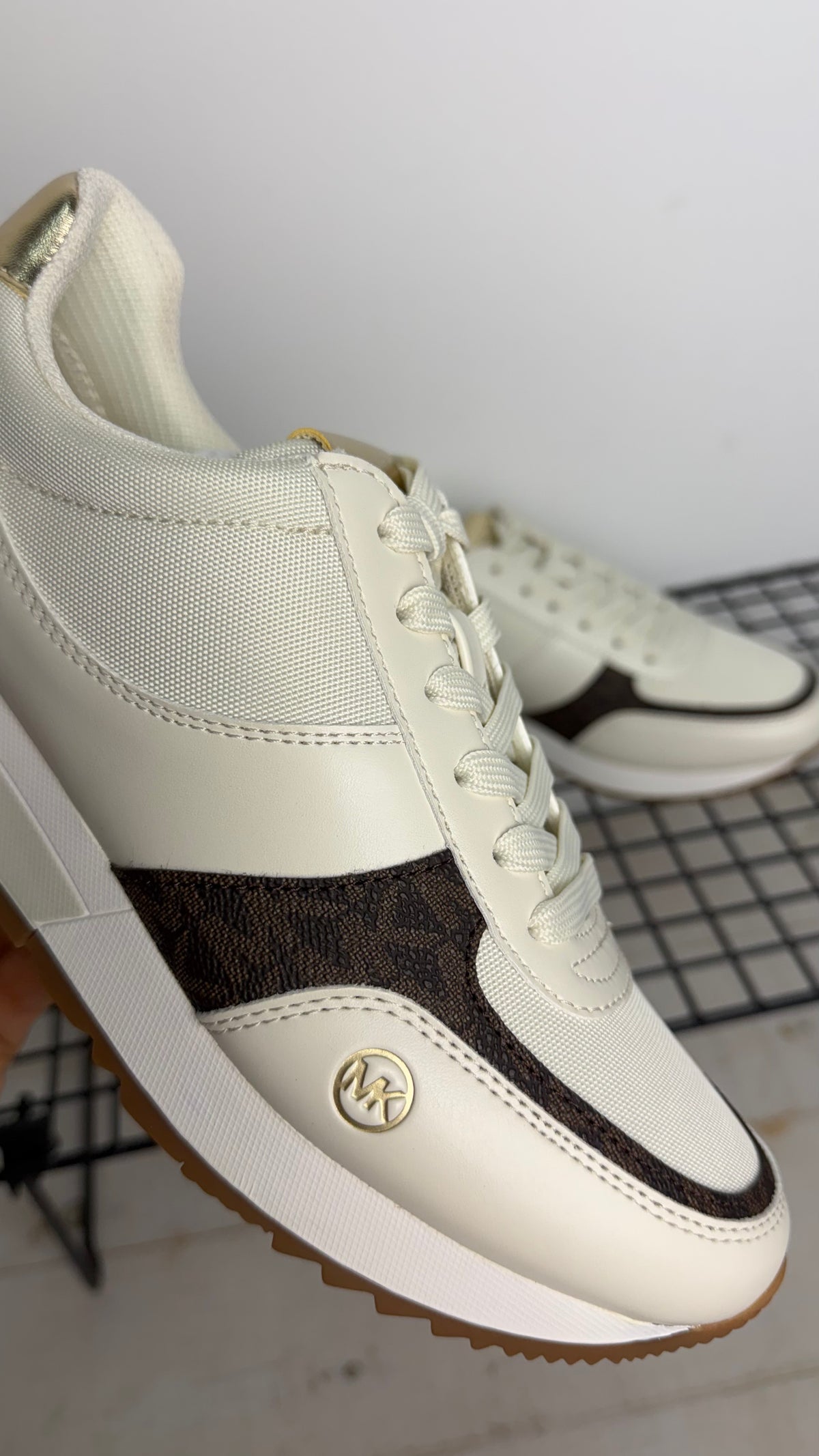 Deportivas Michael Kors Andi Trainer – vainilla/ marrón logo