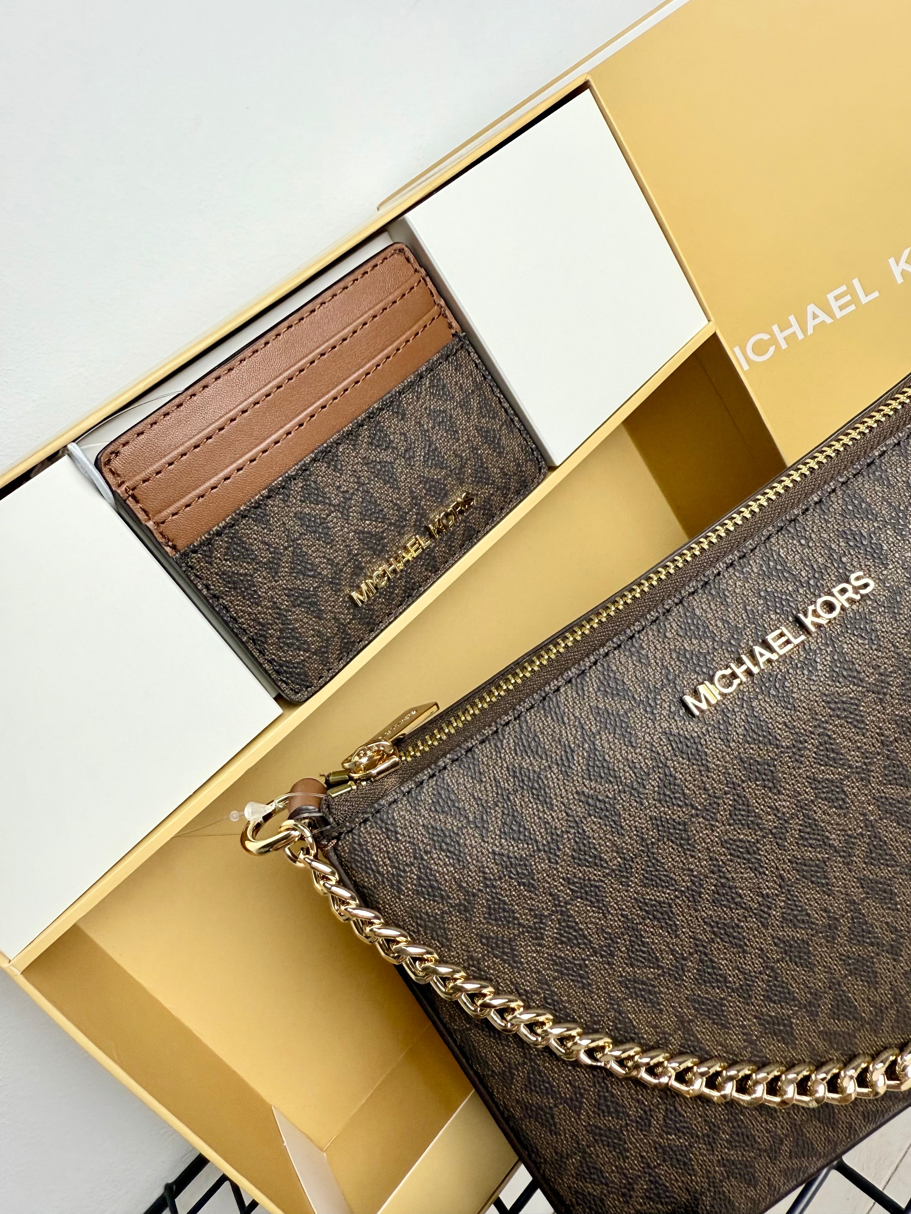 Michael Kors Gift Set – Crossbody + Wallet ( set bandolera mediana y tarjetero )