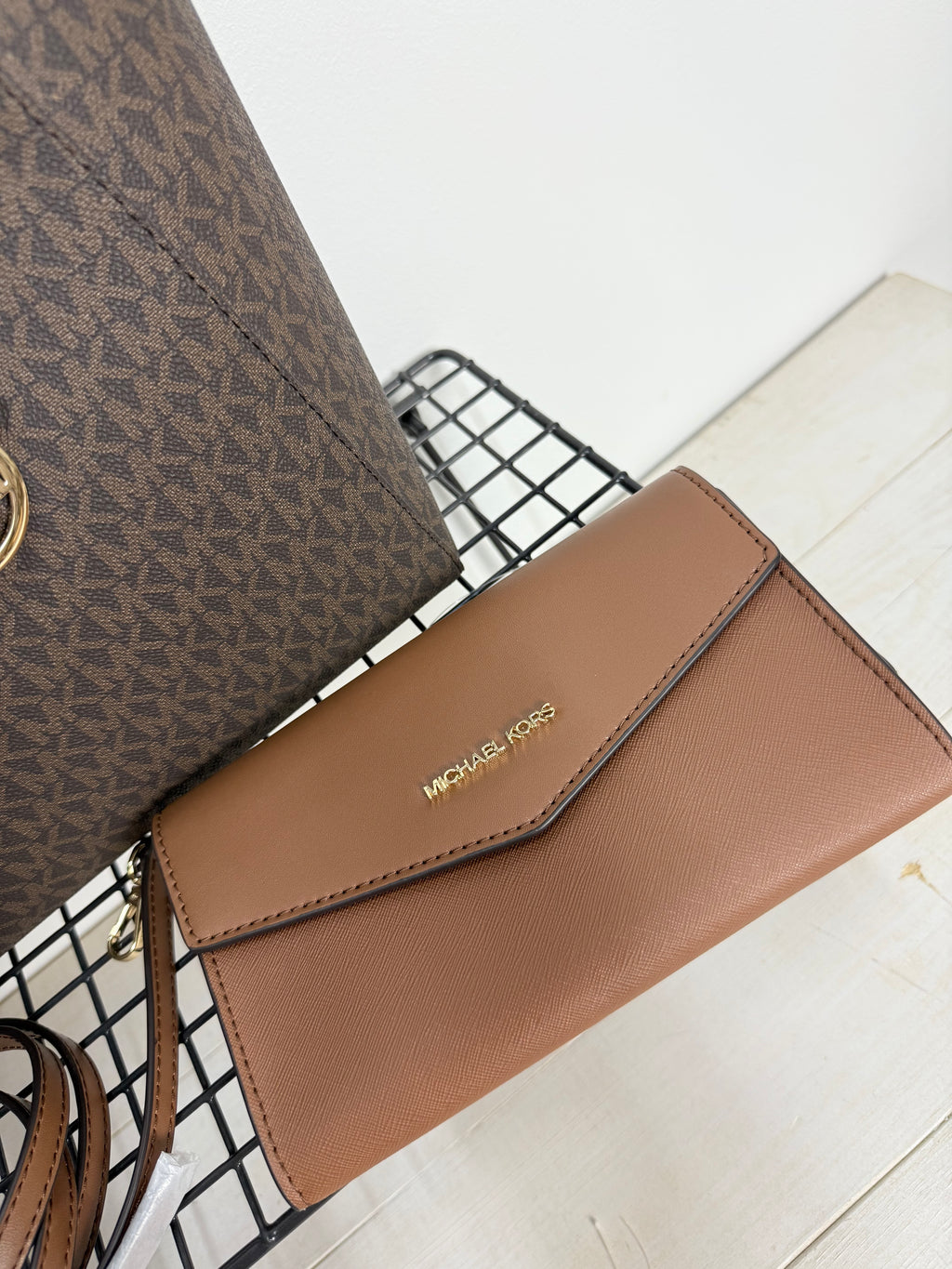 Michael Kors Charlotte Large Tote ( set 3 piezas)