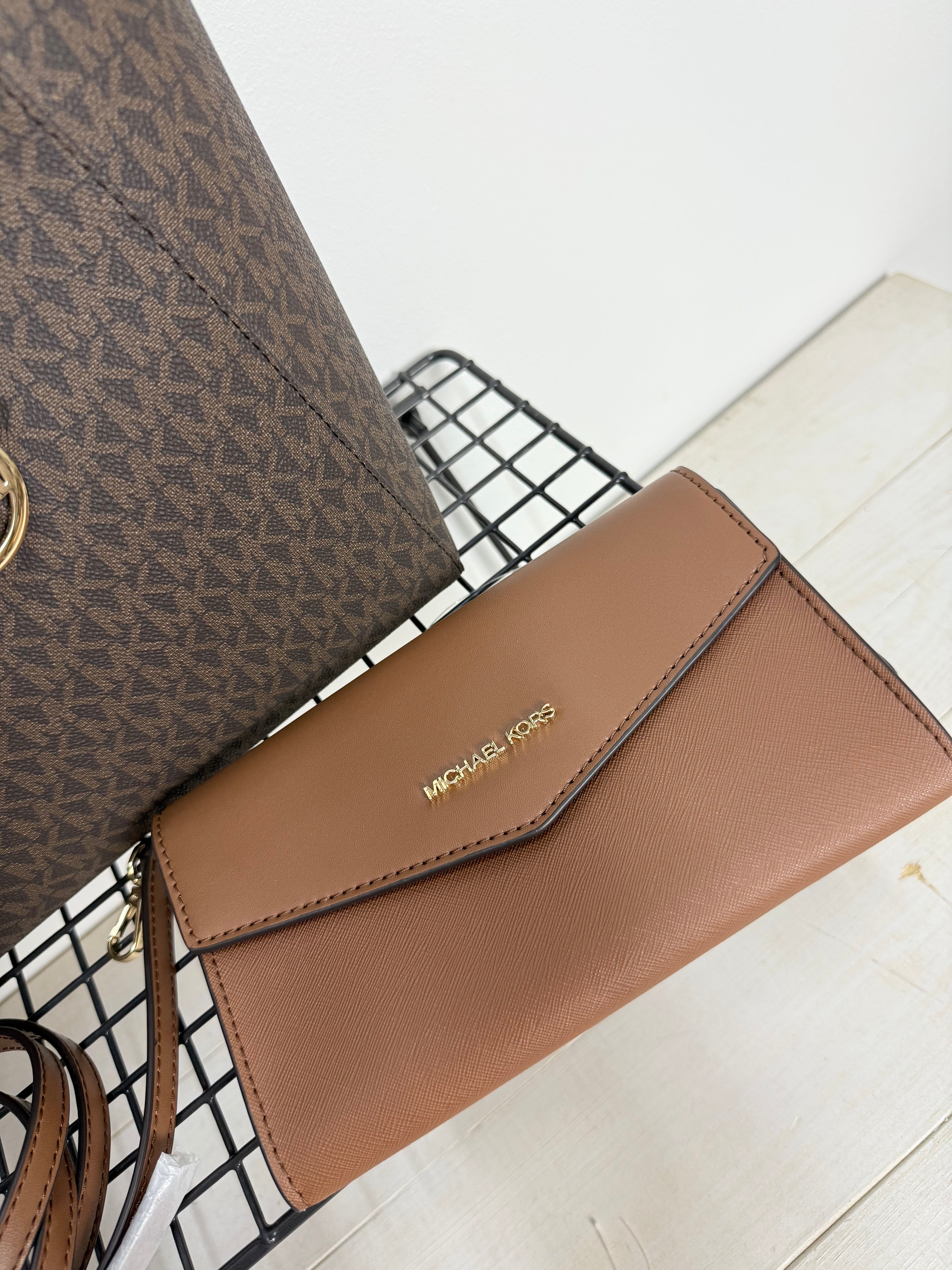Michael Kors Charlotte Large Tote ( set 3 piezas)