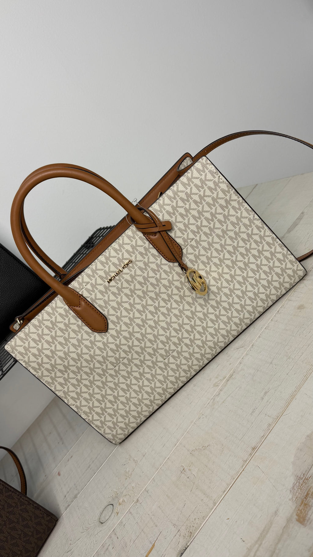 Bolso Michael Kors Scarlett Medium – vainilla logo