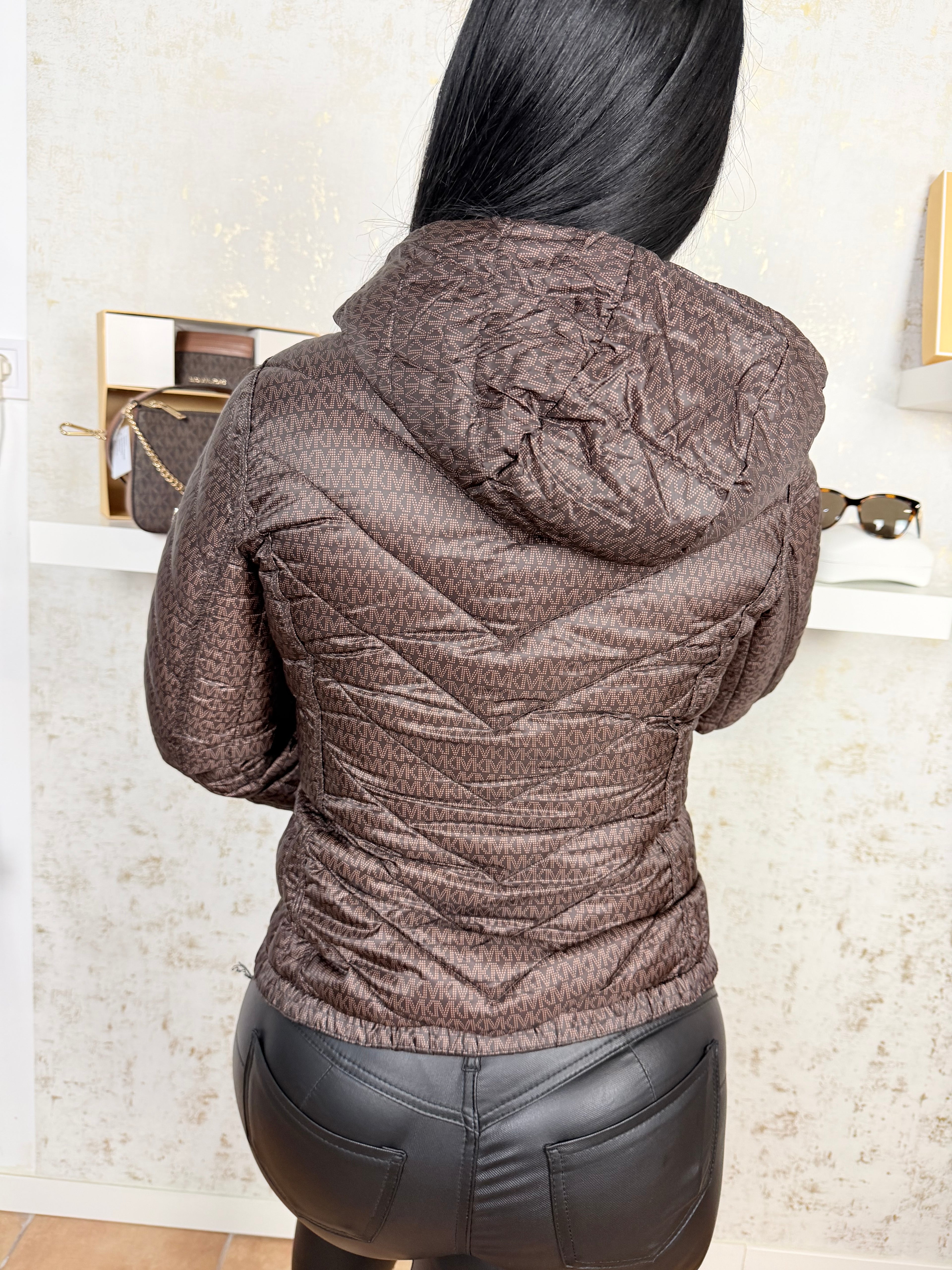 Chaqueta Michael Kors logotipo reversible marrón