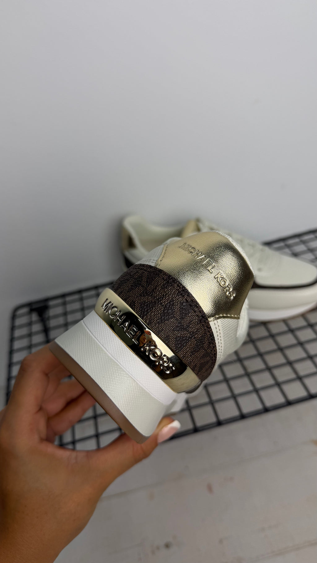 Deportivas Michael Kors Andi Trainer – vainilla/ marrón logo