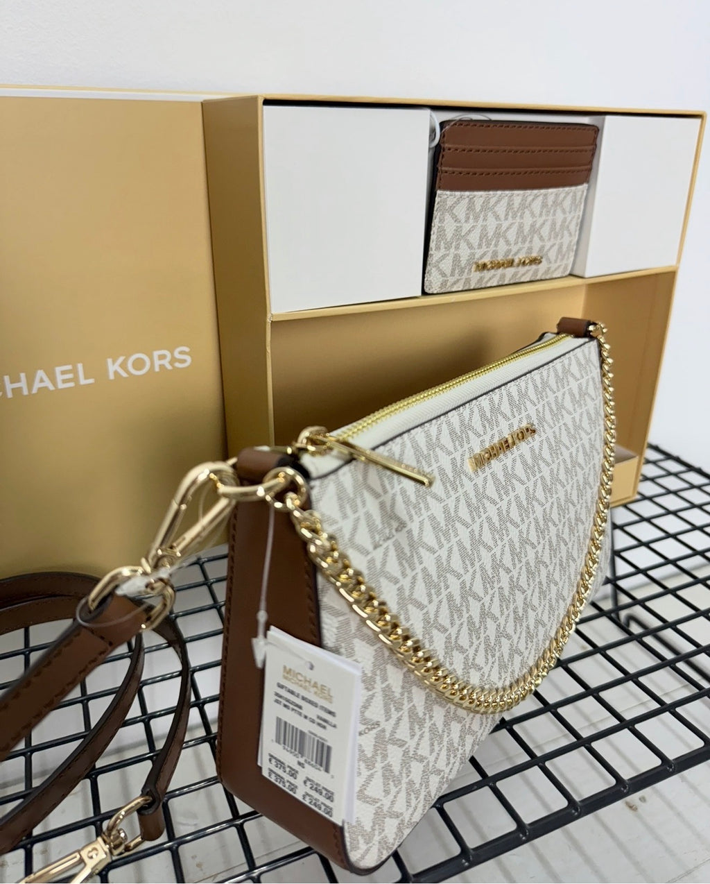 Michael Kors Gift Set – Crossbody + Wallet Vainilla y L camel ( set bandolera mediana y tarjetero )