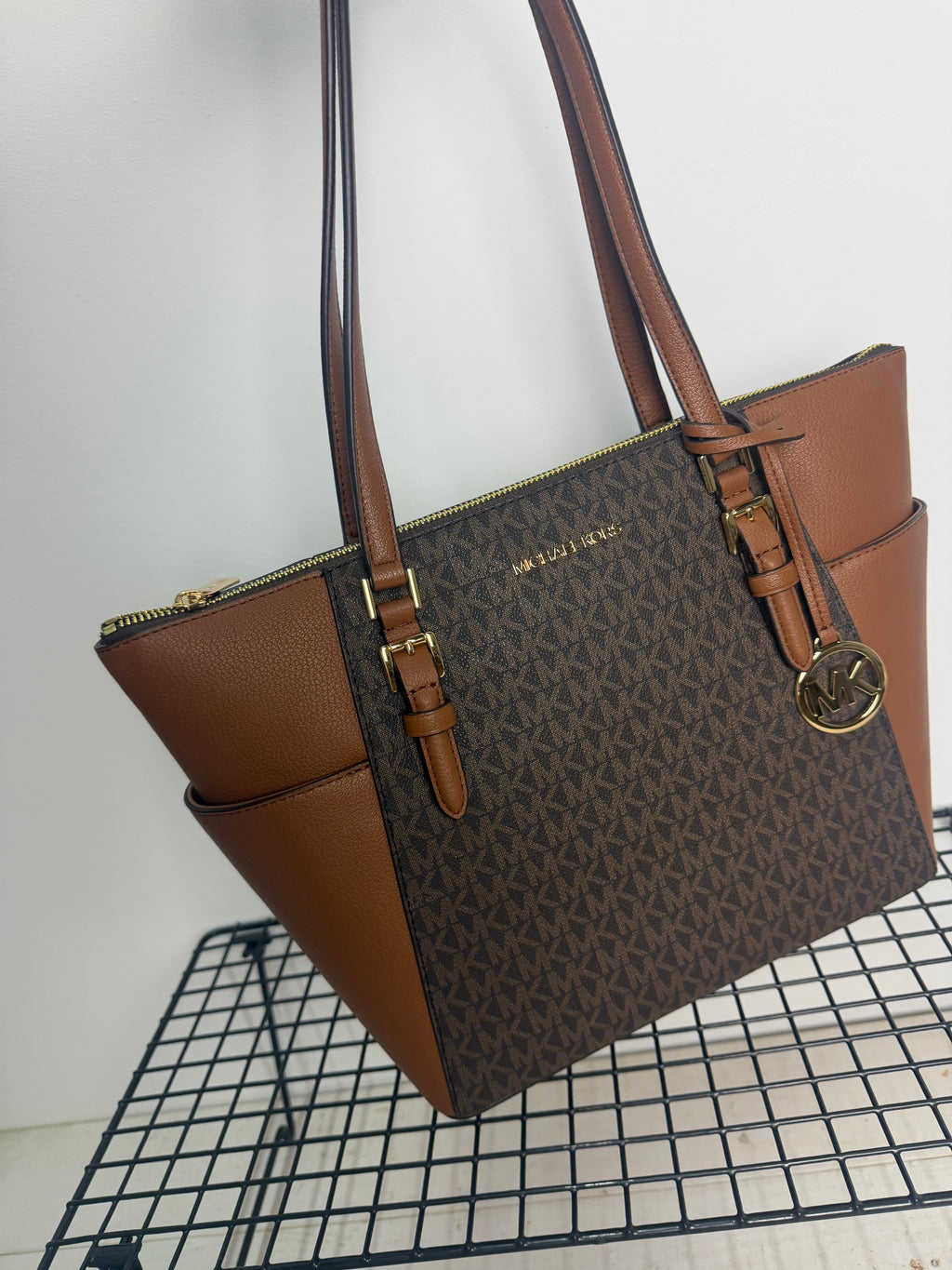 Michael Kors Charlotte Large Tote cremallera – Marrón