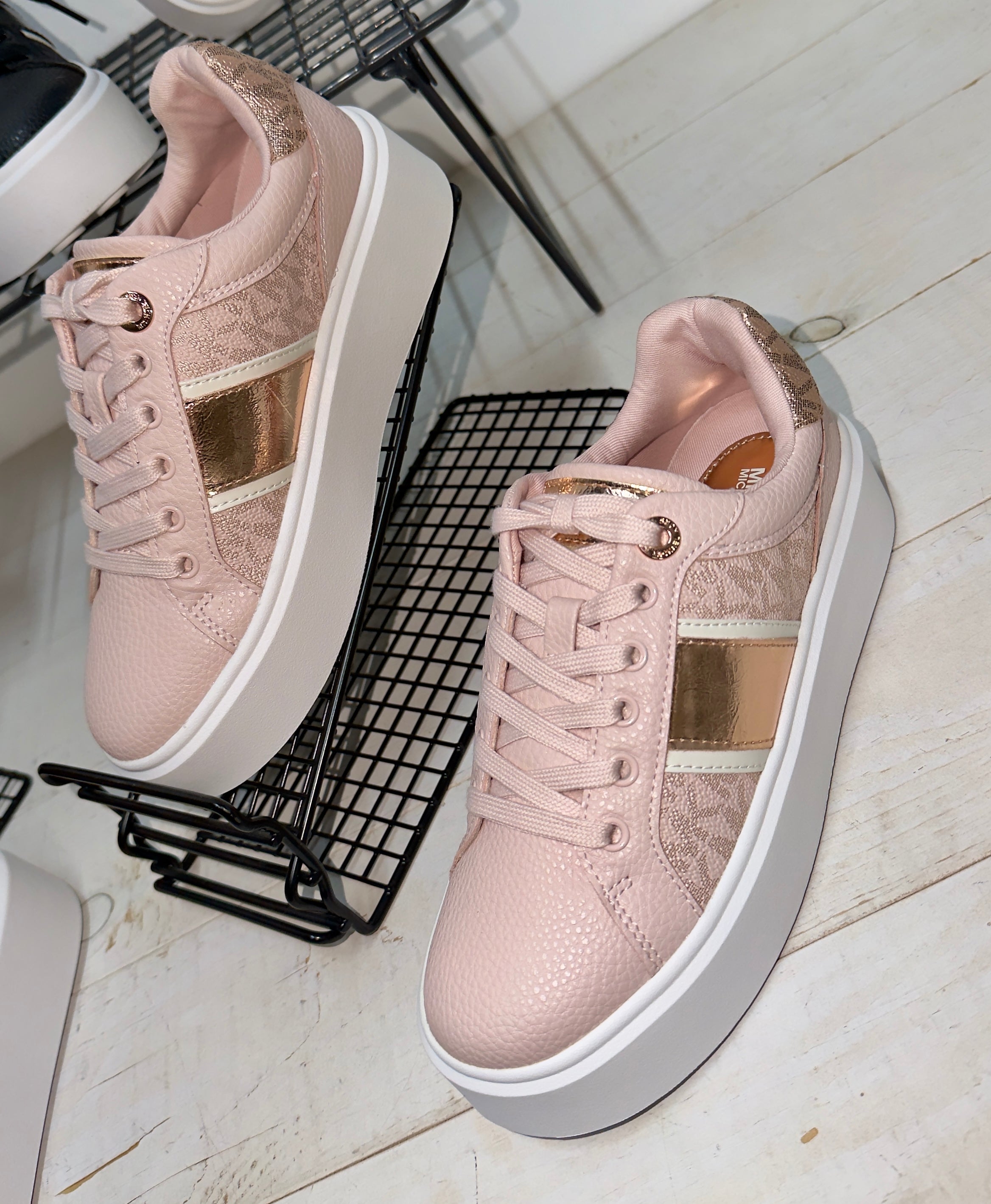 Zapatilla romey rosa logo liquidación