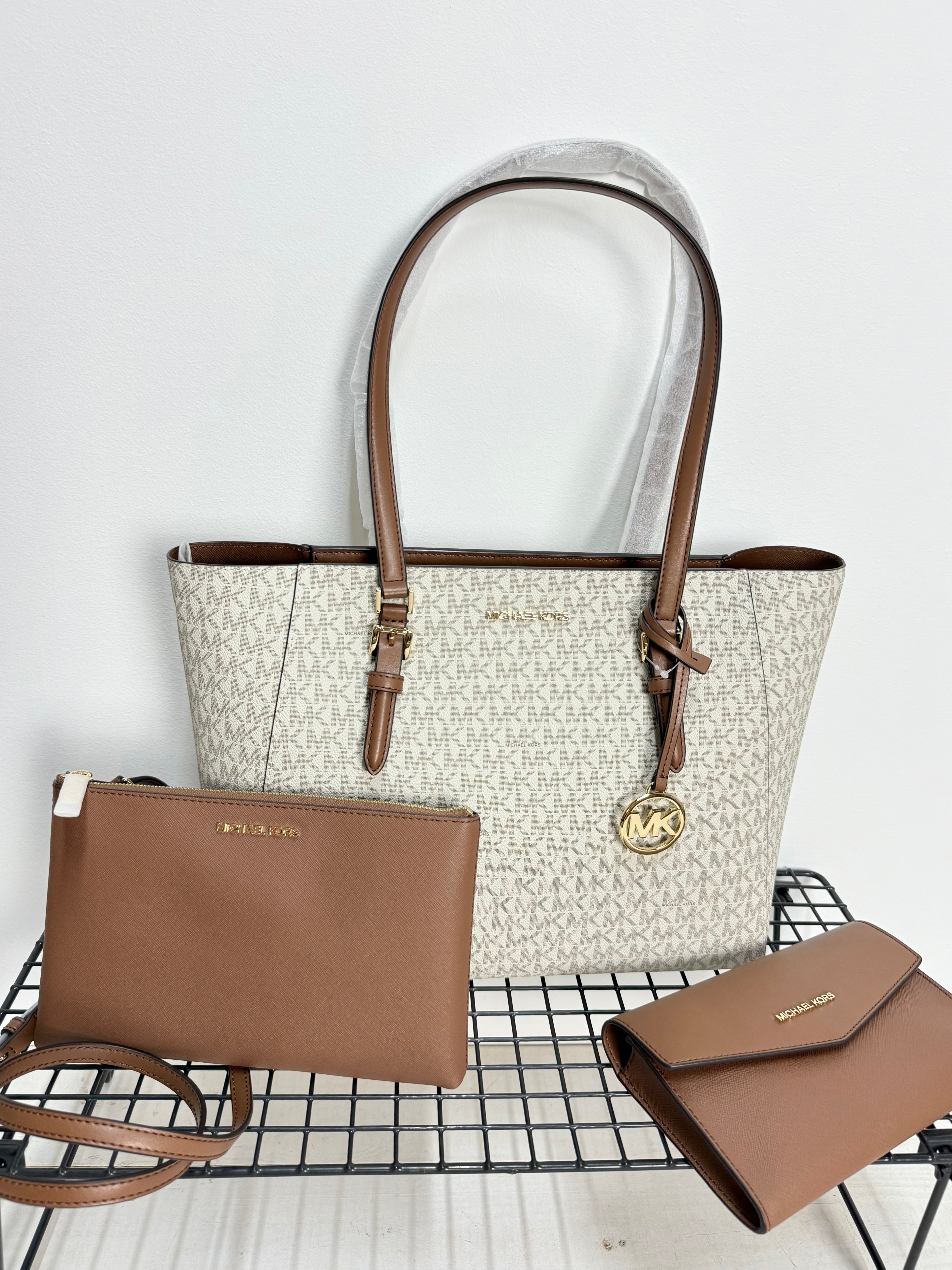 Michael Kors Charlotte Large Tote ( set 3 piezas)