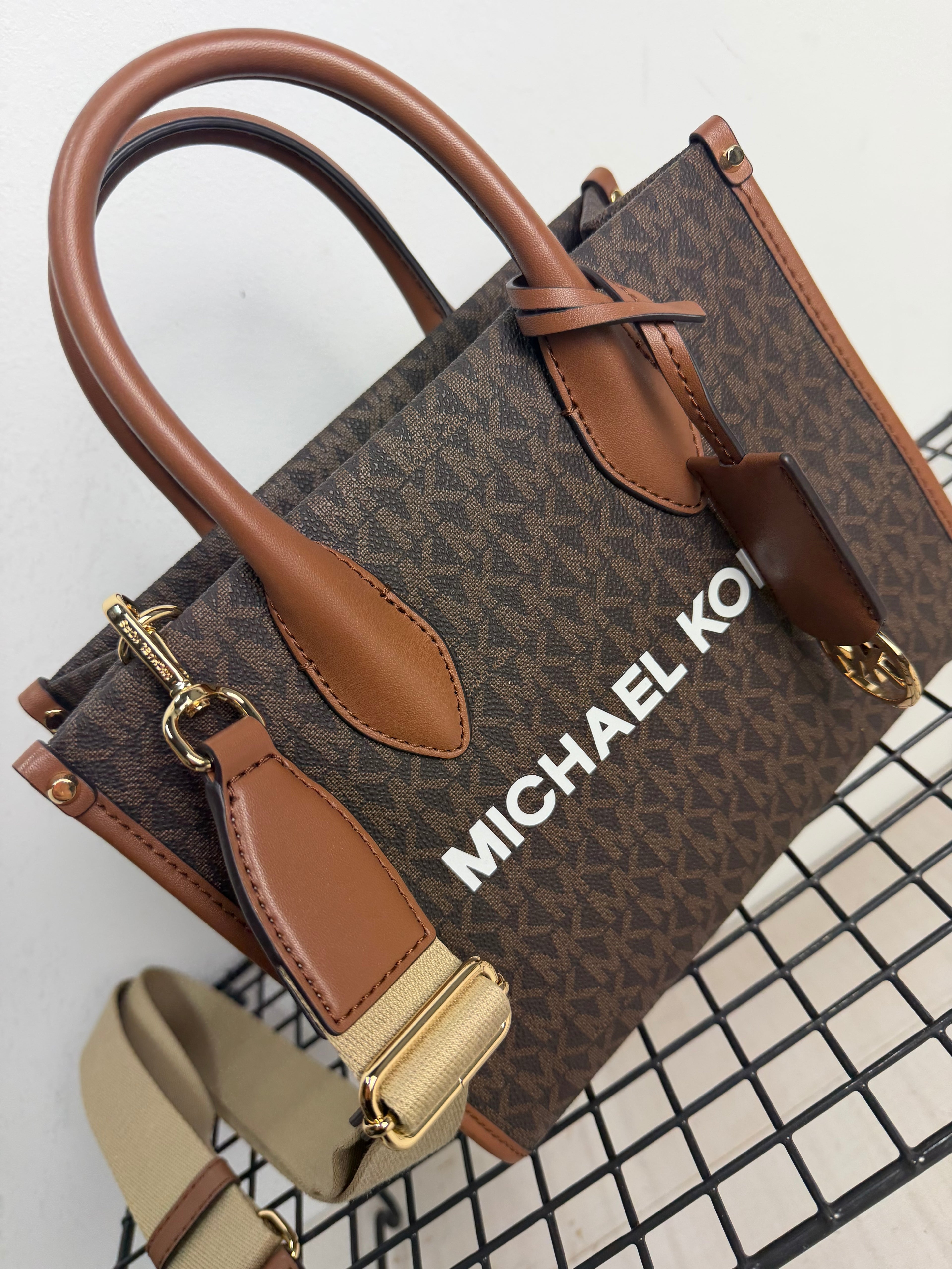 Bolso Mirella Michael Kors mediano Marrón  logo
