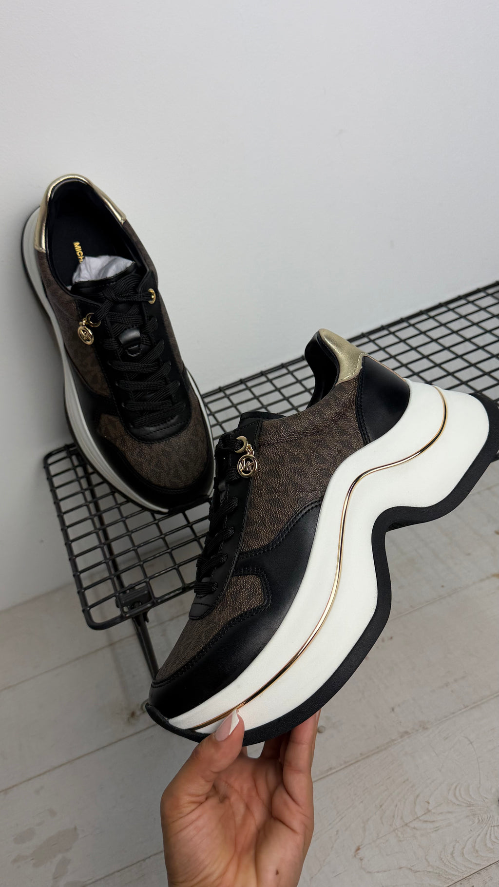 Zapatillas Michael Kors Arla Trainer – marrón y negro