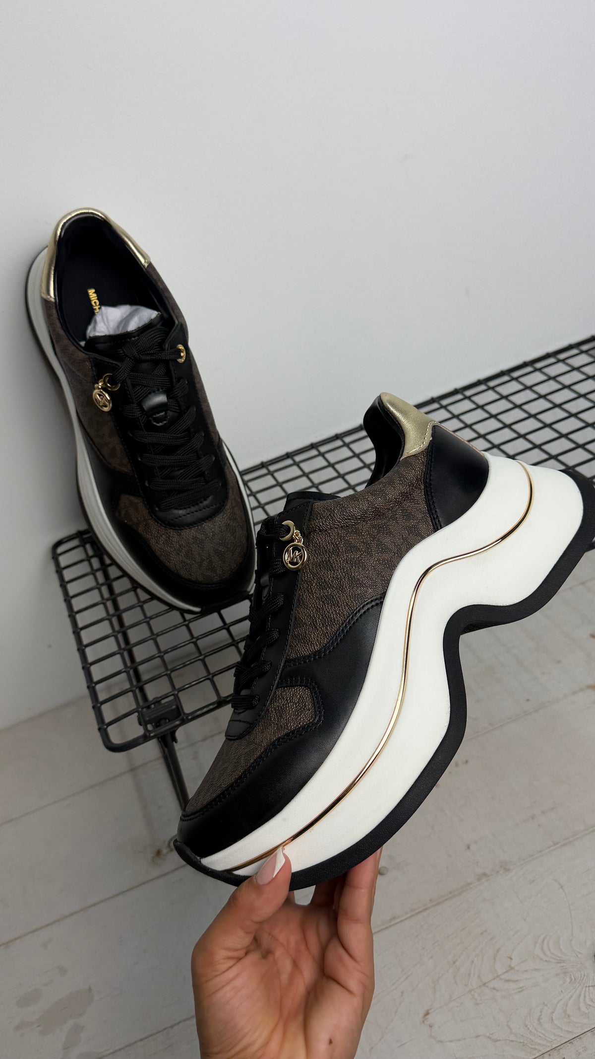Zapatillas Michael Kors Arla Trainer – marrón y negro