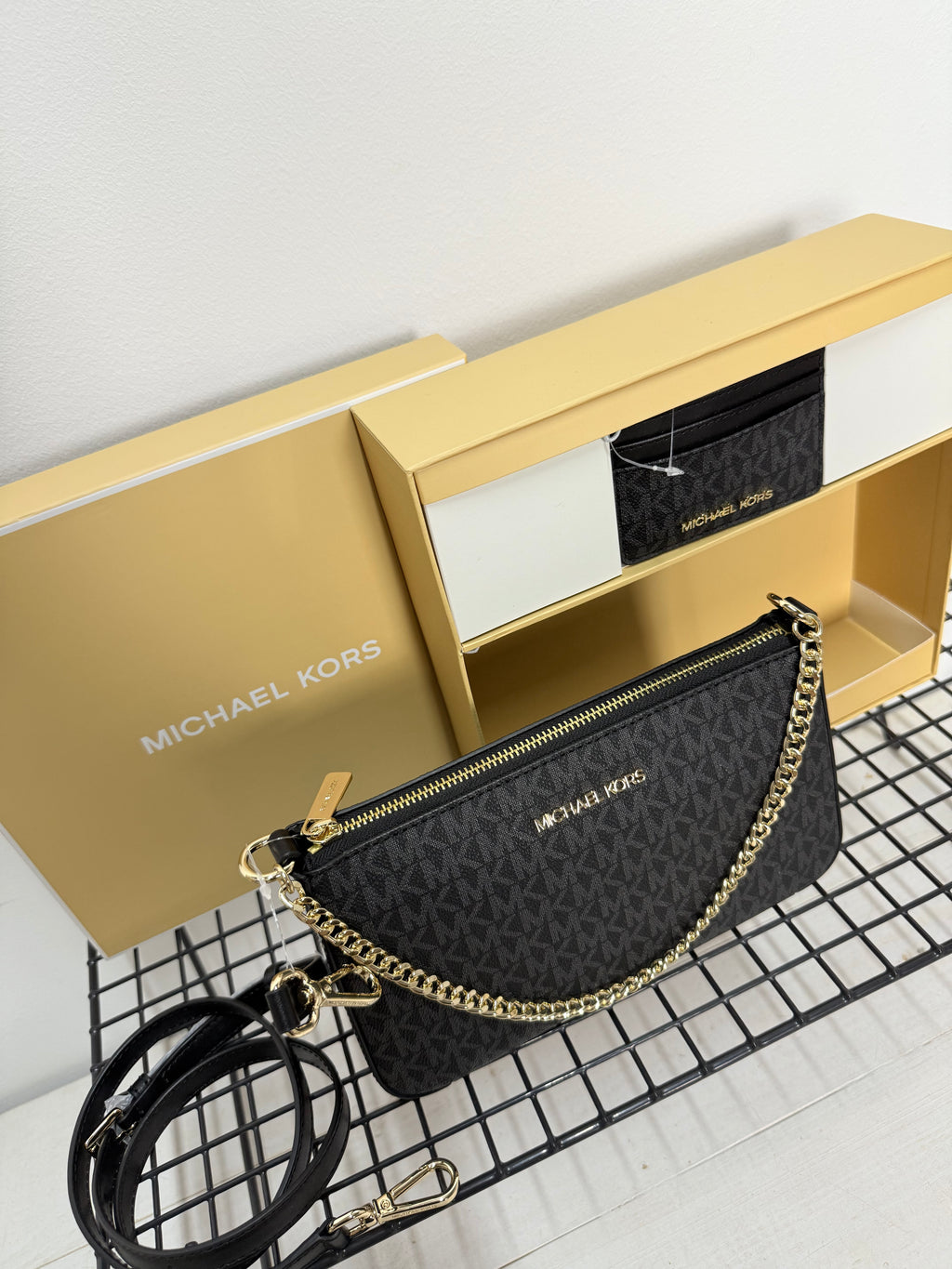 Michael Kors Gift Set – Crossbody + Wallet Negro ( set bandolera mediana y tarjetero )