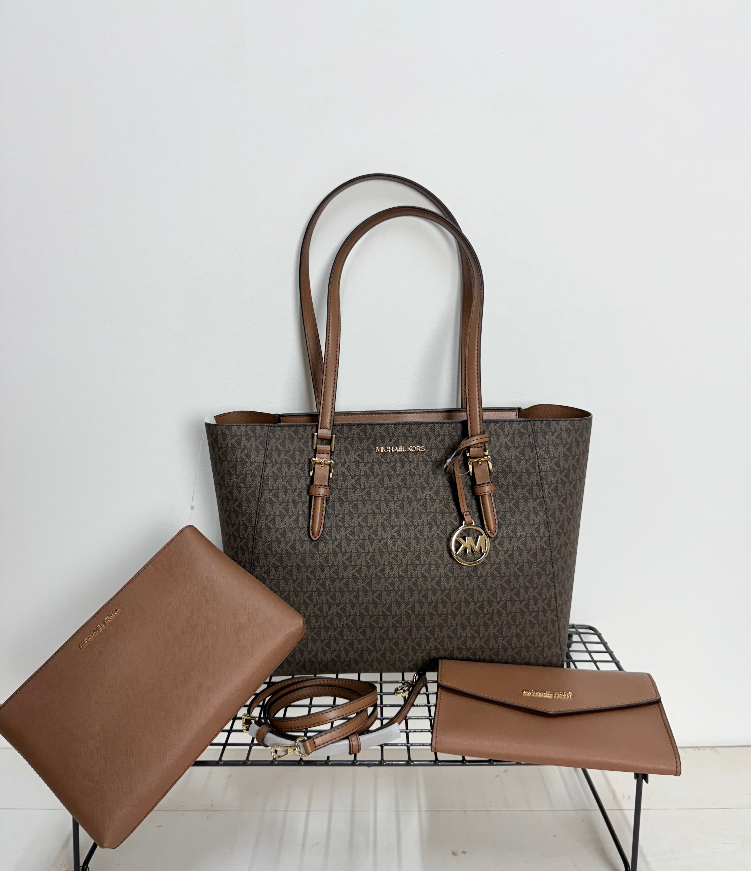 Michael Kors Charlotte Large Tote ( set 3 piezas)