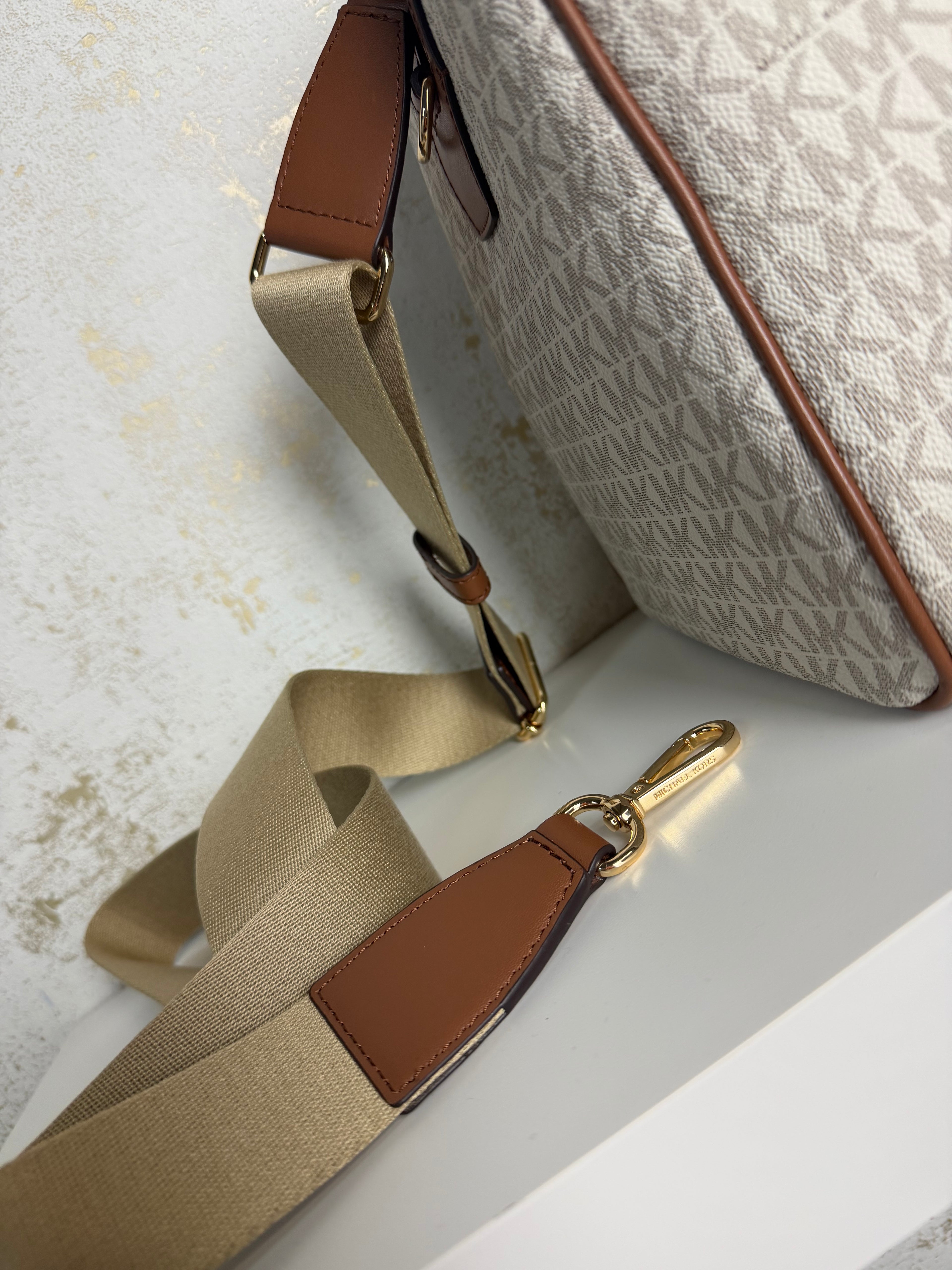 Maleta viaje de mano MICHAEL KORS LOGOTIPO VAINILLA (promoción por lanzamiento )